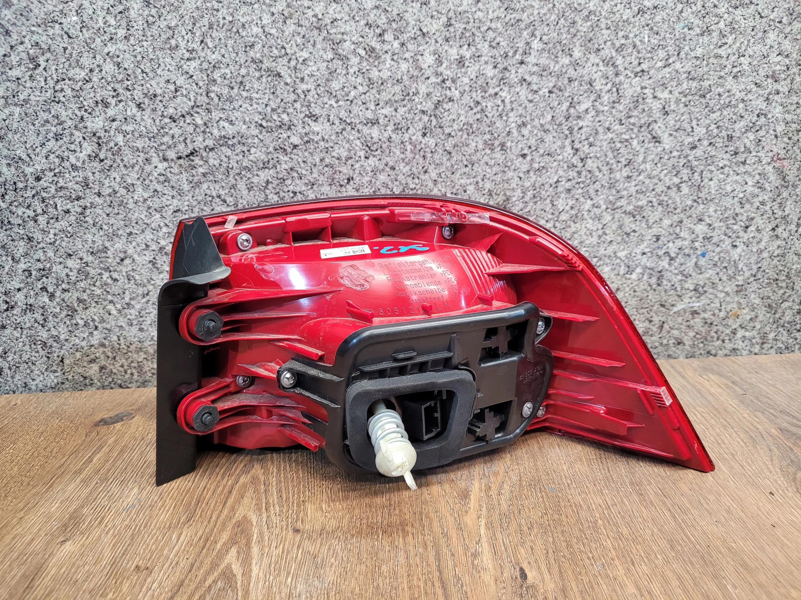 VOLKSWAGEN PASSAT B7 KOMBI LAVE ZADNE SVETLO 605000-E1-2990