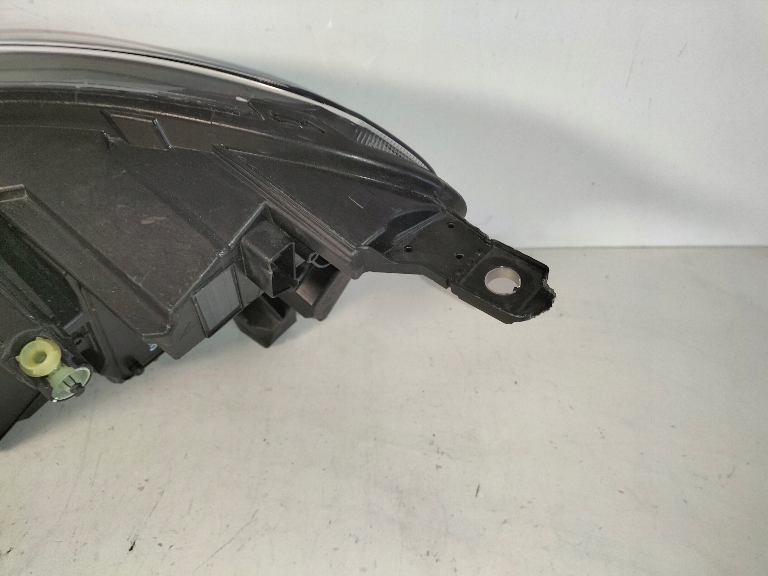 PRAVE PREDNE SVETLO PEUGEOT EXPERT IV 24- FULL LED