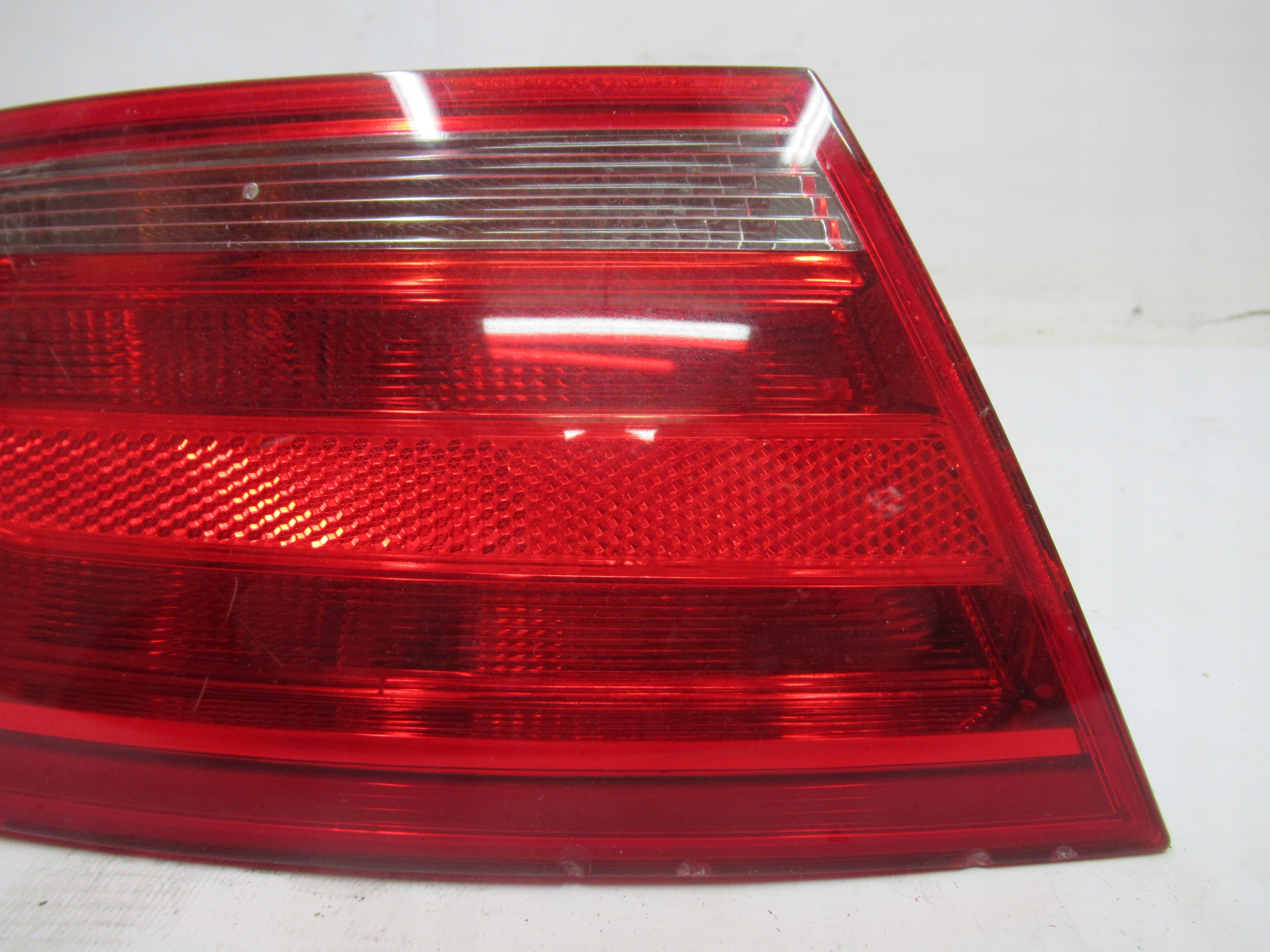 LAVE ZADNE SVETLO AUDI A5 8T0945095