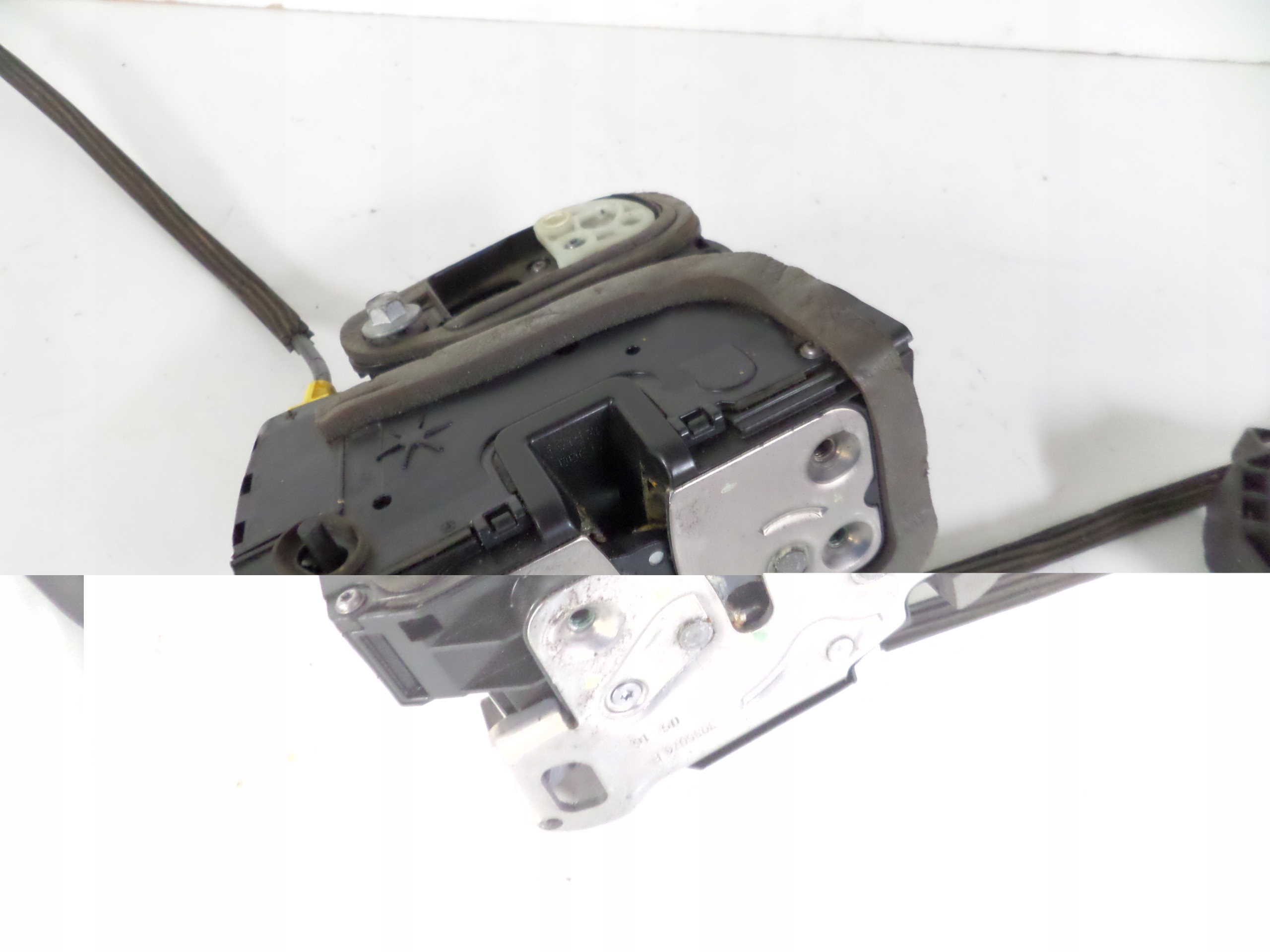 ZAMOK PRAVYCH ZADNYCH DVERI OPEL ASTRA K V 15-