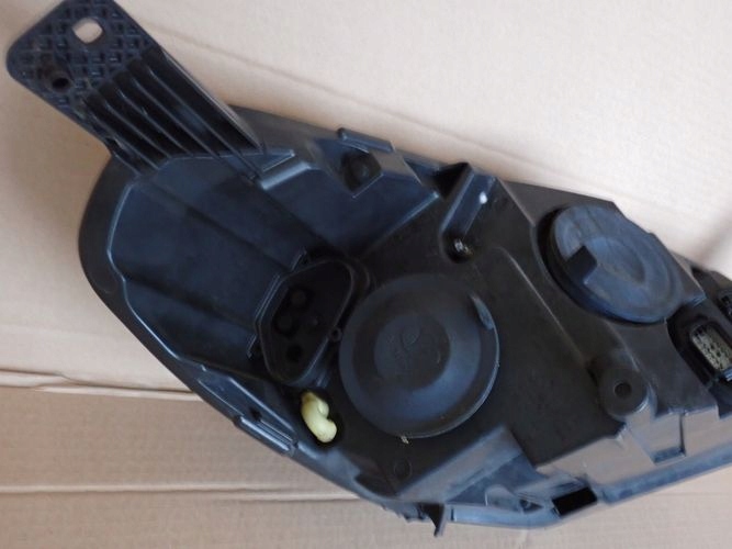 FORD FIESTA MK8 VIII 17- LAVE PREDNE SVETLO OBYČAJNÉ H1BB-13W030-AD