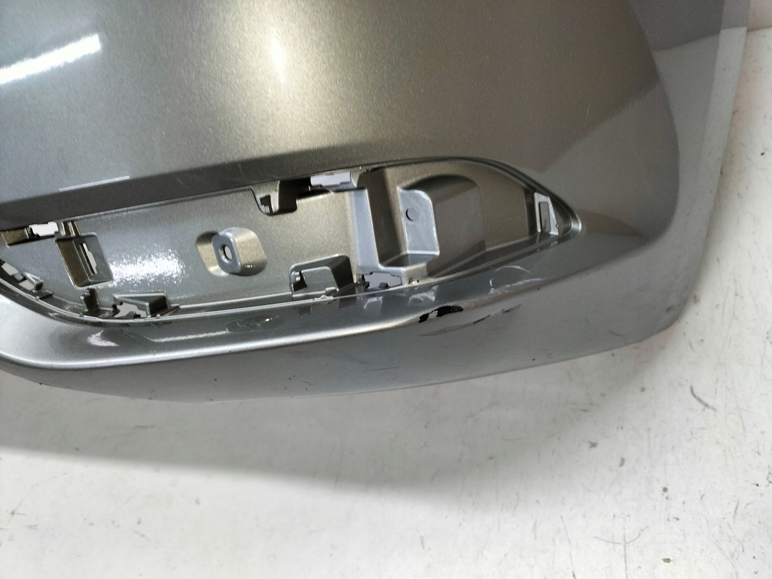 ZADNÝ NÁRAZNÍK TOYOTA AURIS II LIFT 15-18 HB