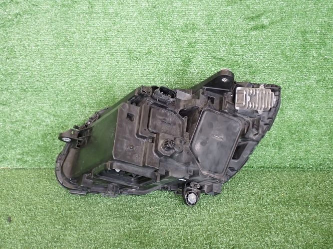 MERCEDES W205 C-KLASA PERFORMANCE PRAVE PREDNE SVETLO A2059062604