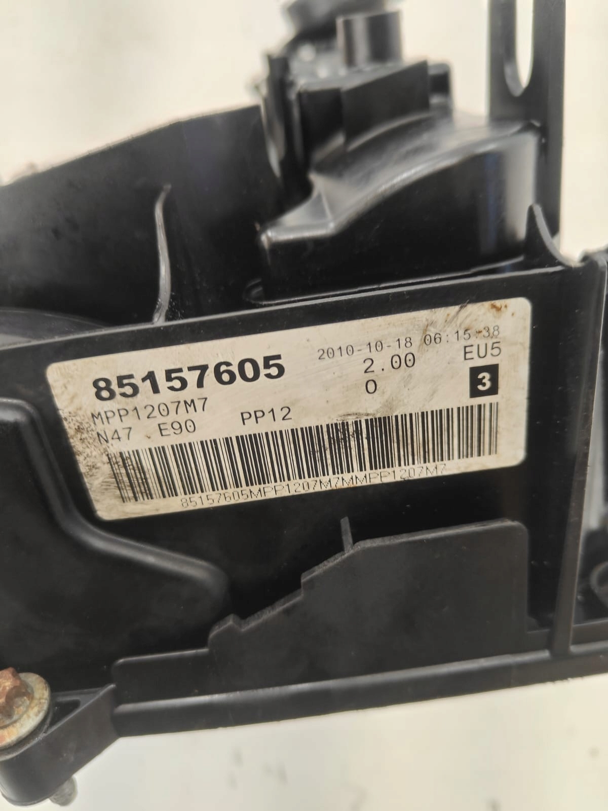 BMW V e90 n47d20c 7810584-05 KRYT VEKO VENTILOV KRYT