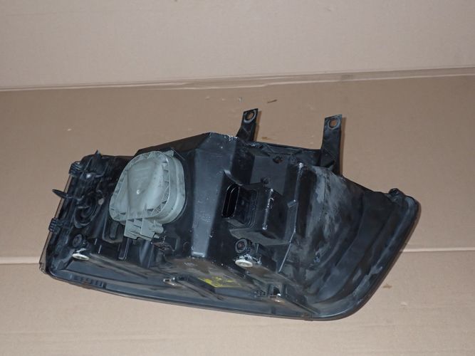 VW T5 03-10 PRAVE PREDNE SVETLO