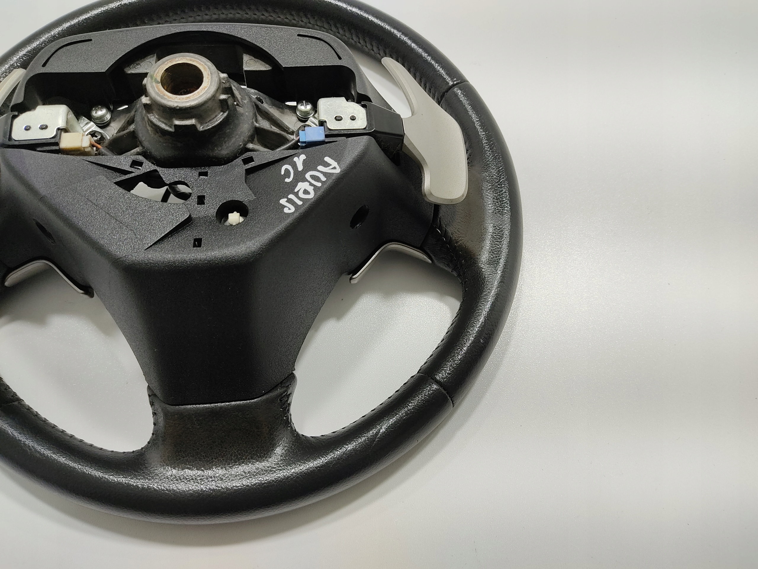 MULTIFUNKCNY VOLANT PADLA RADENIA RYCHLOSTI TOYOTA AURIS I E15 2006-2009