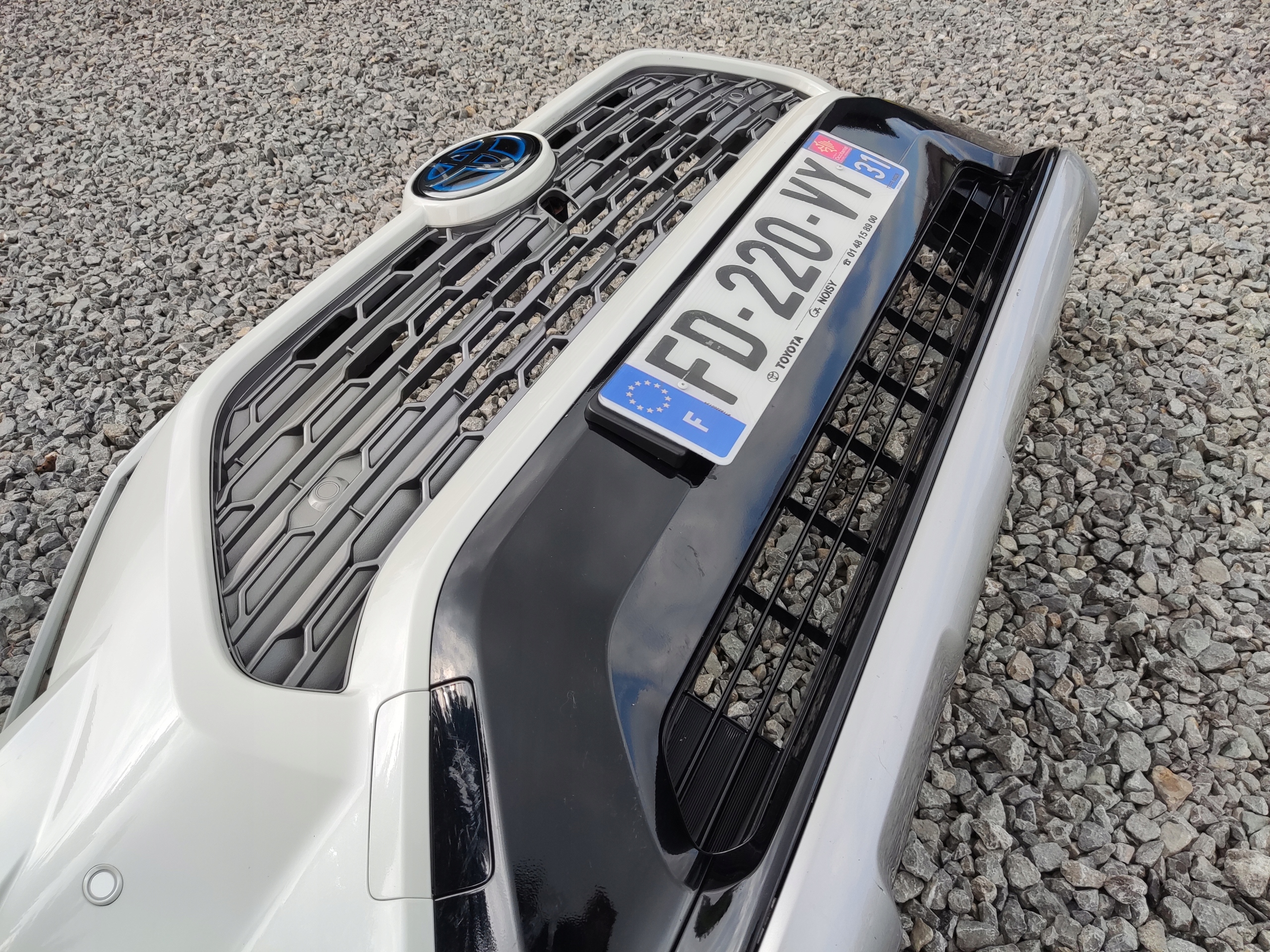PREDNÝ NÁRAZNÍK KOMPLETNY PDC SENZORY TOYOTA RAV4 V 2019-24 HYBRID