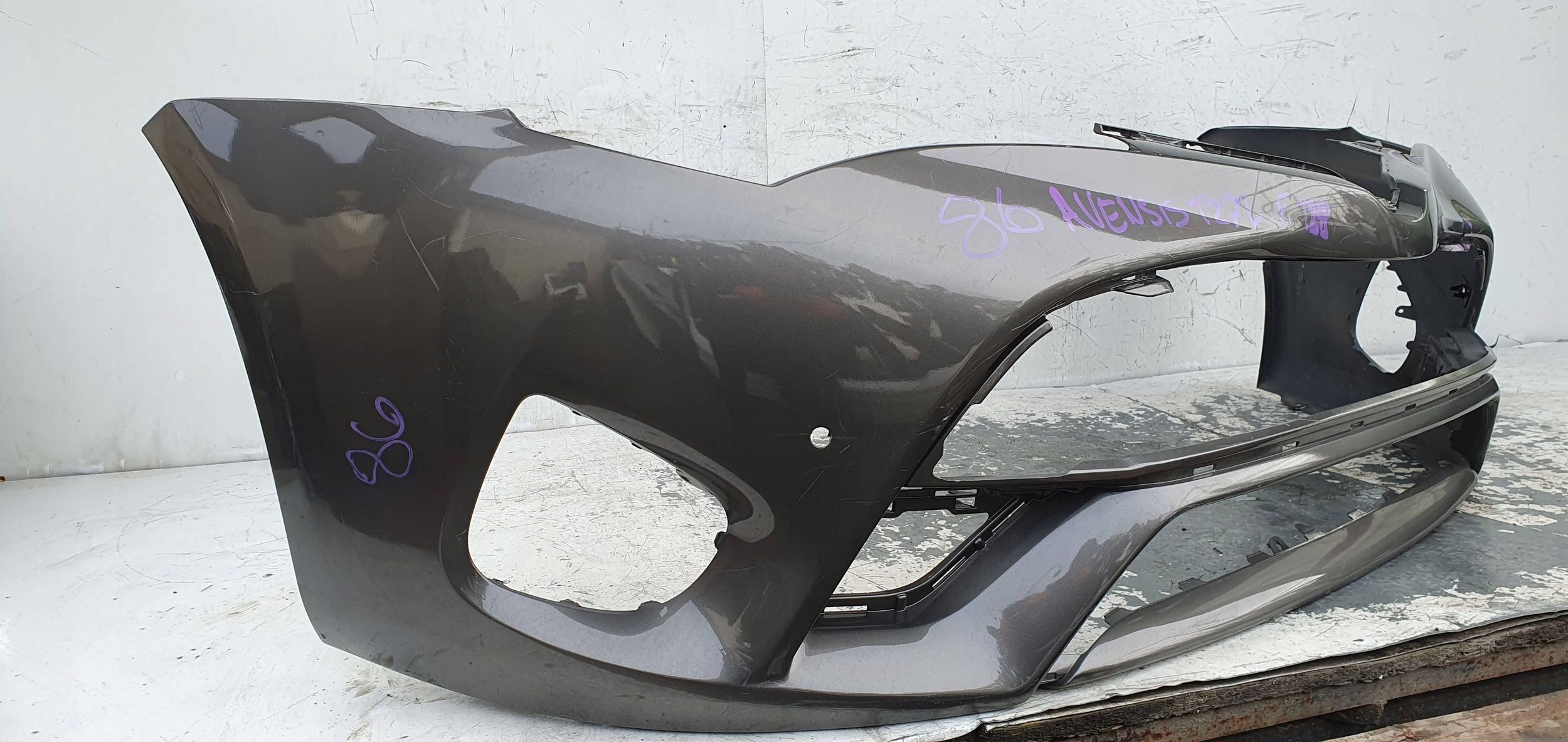 Toyota Avensis T270 PREDNÝ NÁRAZNÍK