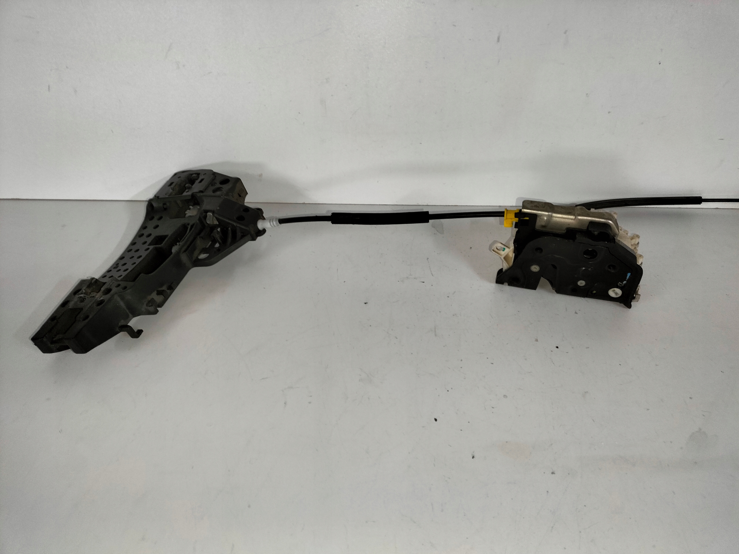 ZÁMOK ĽAVÝCH ZADNÝCH DVERÍ AUDI A4 B8 07- A5 07-