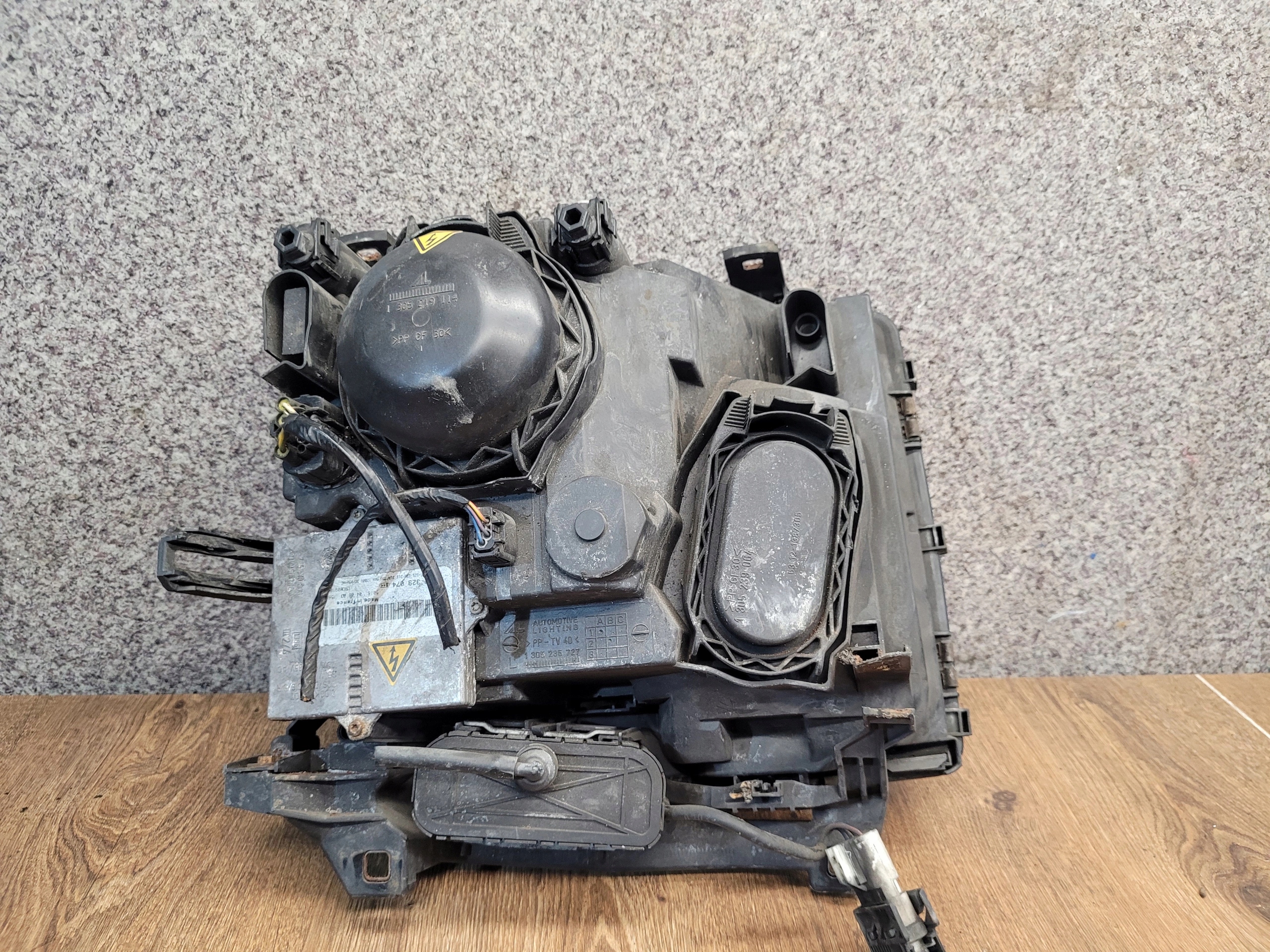 RANGE ROVER L322 VOGUE XENON ĽAVÉ PREDNÉ SVETLO