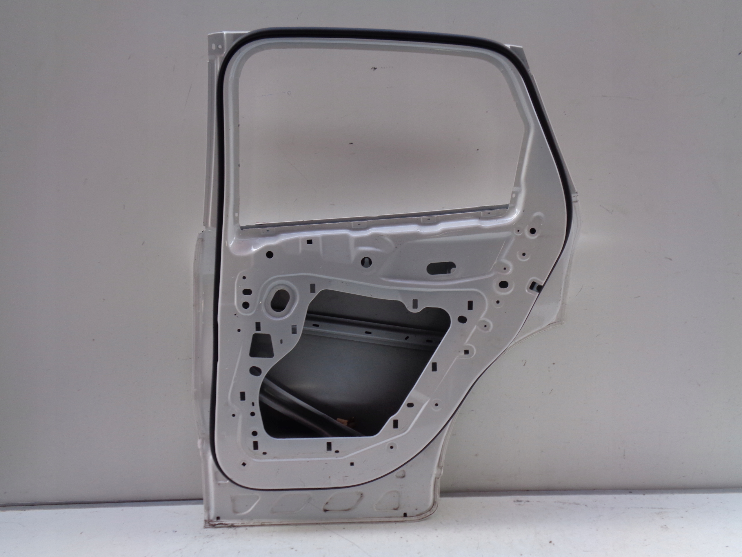 PRAVE ZADNE DVERE FORD KUGA MK3 19- NR 37758