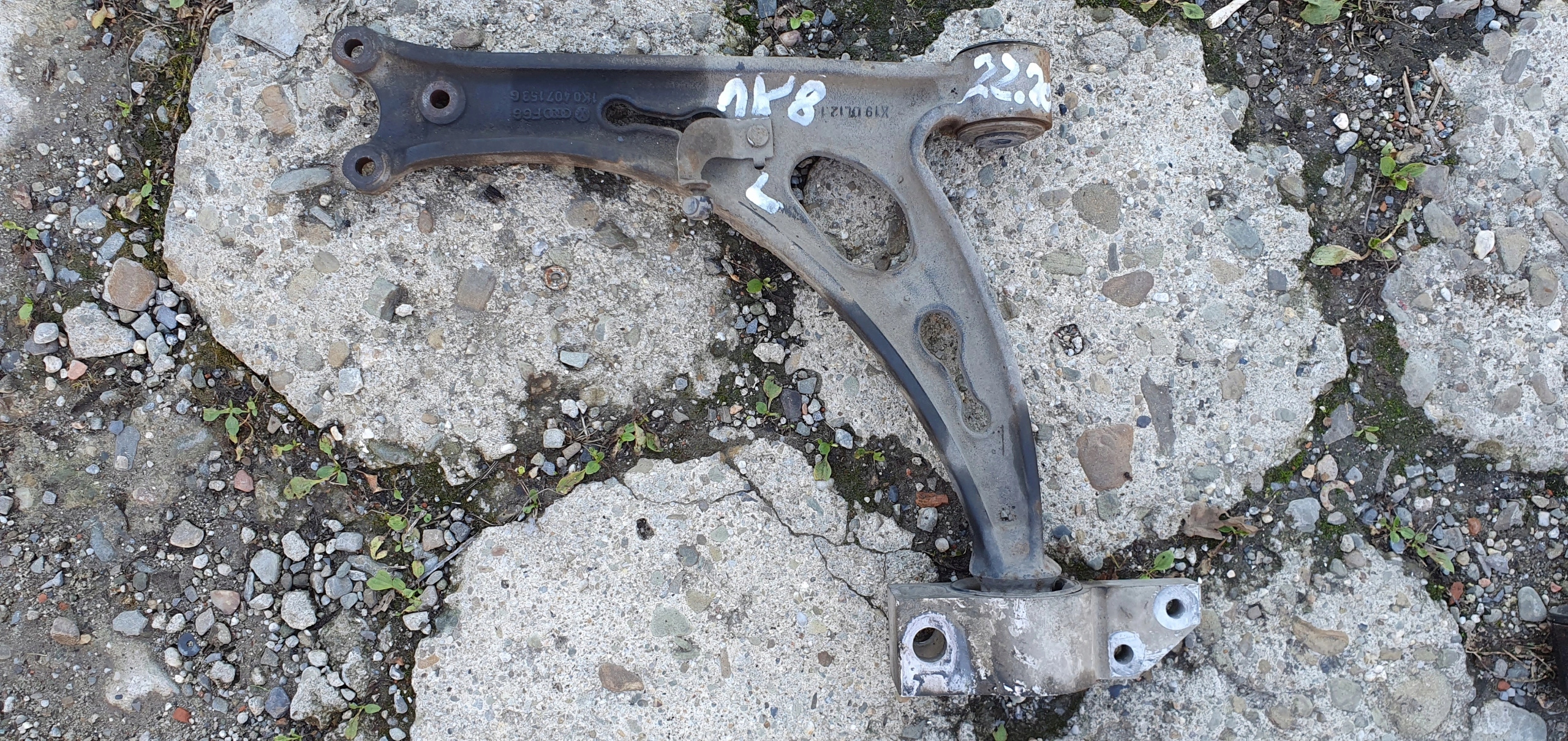 VW SCIROCCO ĽAVÉ PREDNÉ RAMENO 1K0407153G