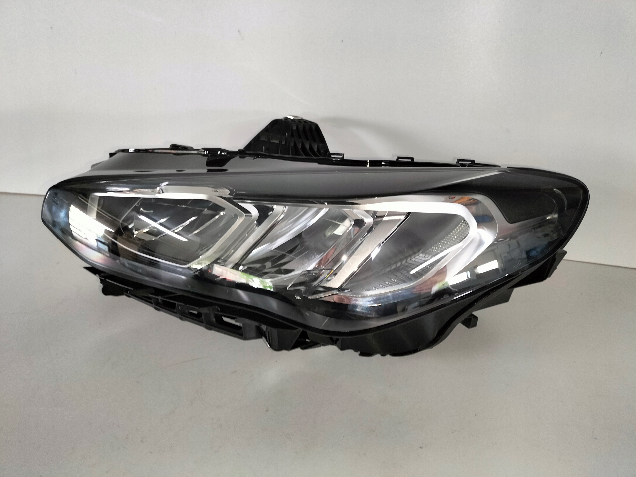 LAVE PREDNE SVETLO BMW 2 U06 ACTIVE TOURER 21-