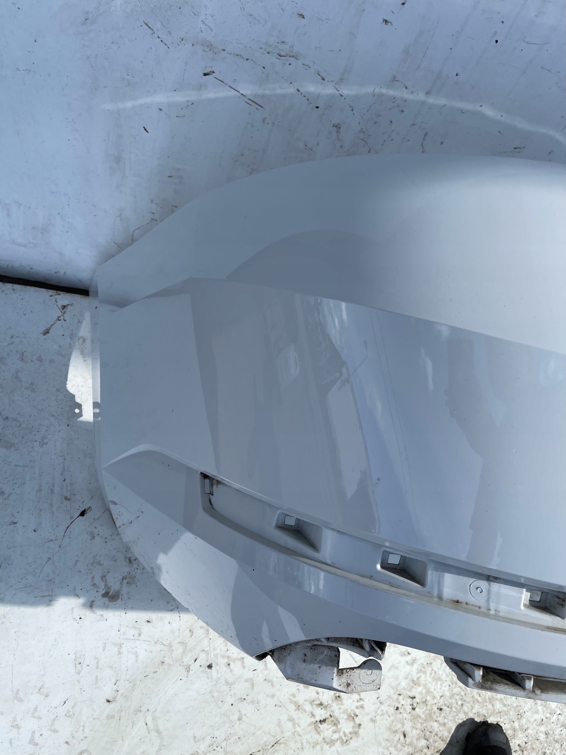 ZADNÝ NÁRAZNÍK SKODA SUPERB III SEDAN