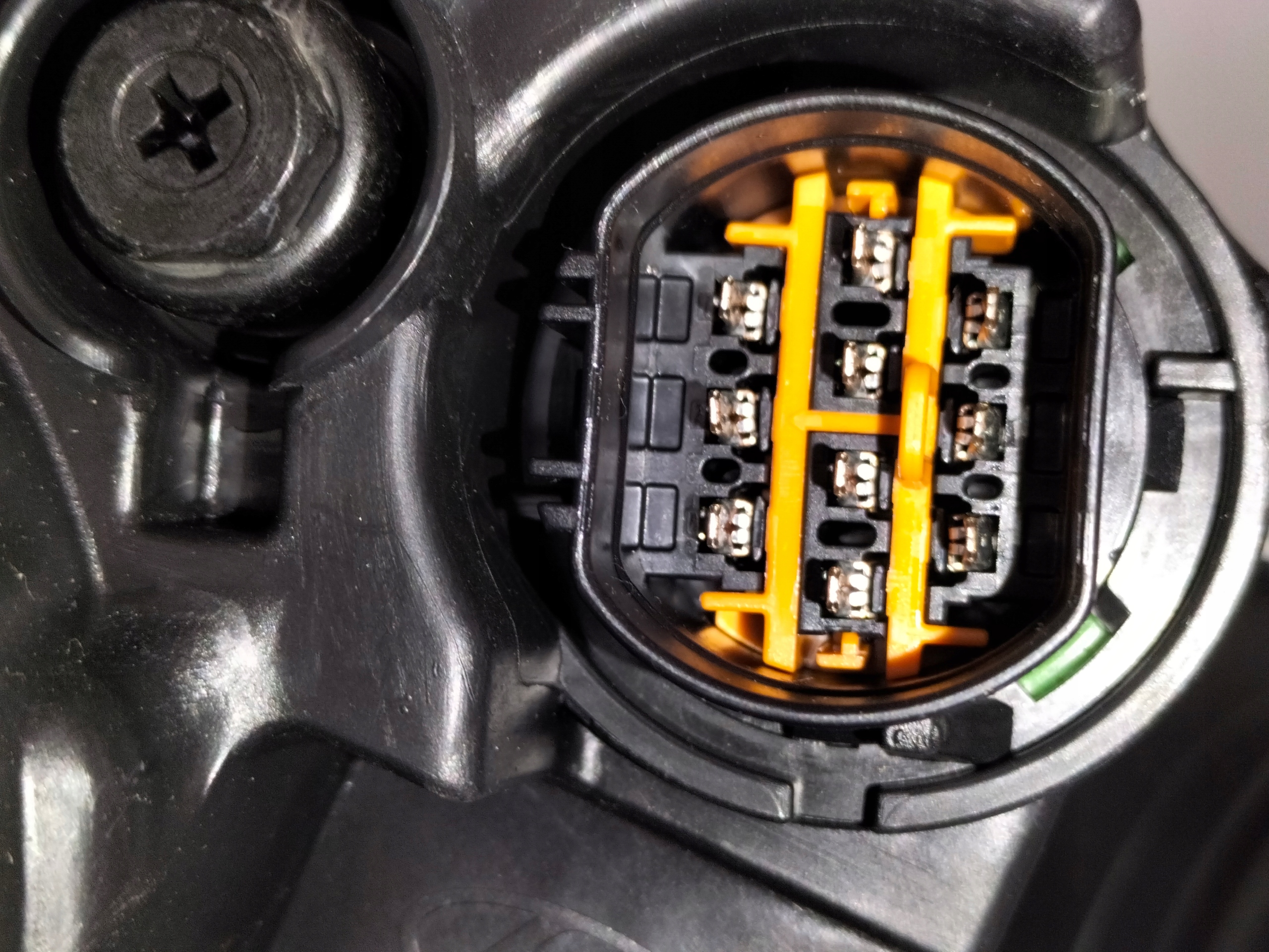 LAVE PREDNE SVETLO HYUNDAI IX20 10-15