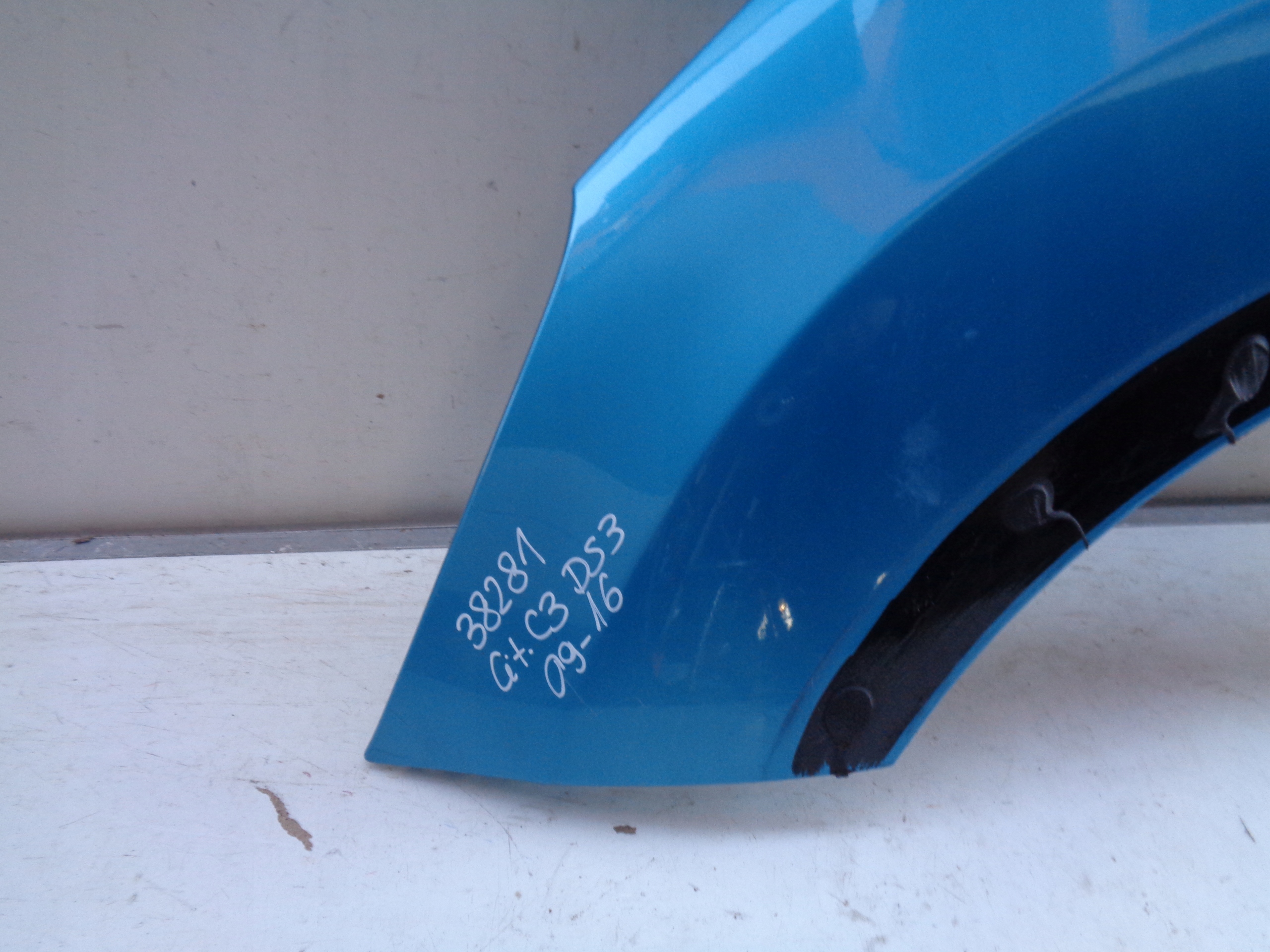 ĽAVÝ PREDNÝ BLATNÍK CITROEN C3 DS3 09- NR 38281