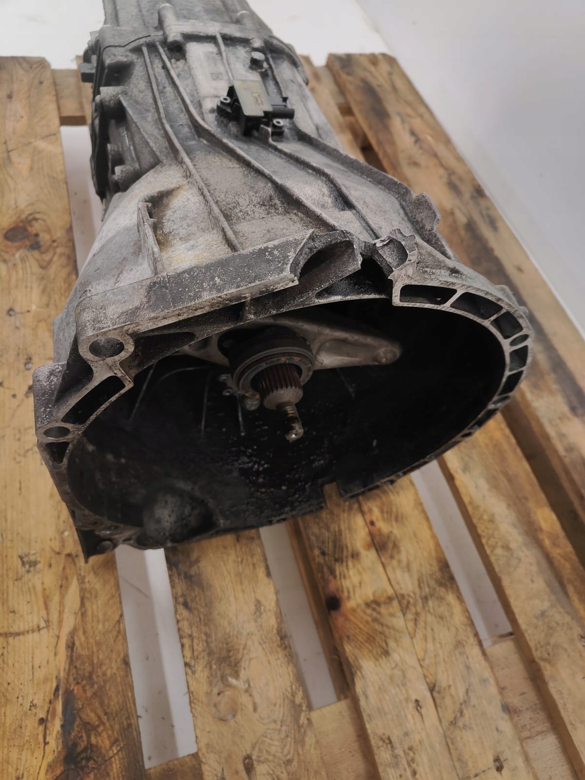 BMW 2.0 diesel oe 1089301077c PREVODOVKA POŠKODENÉ DRZIAK HORNÁ