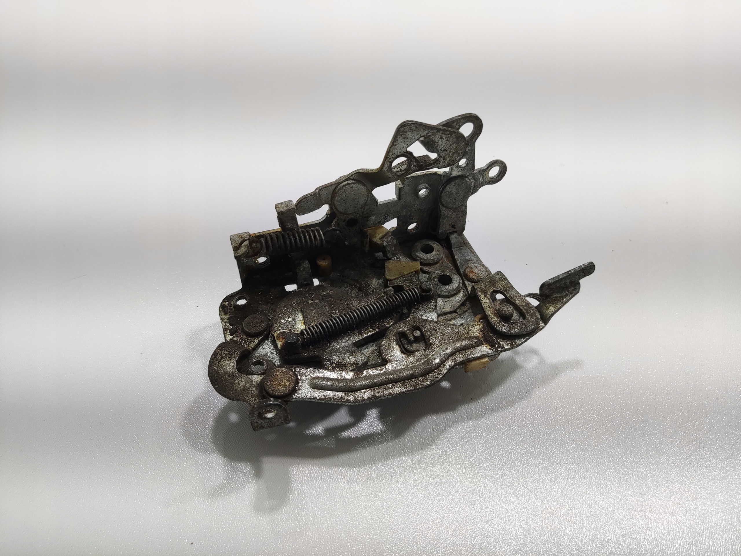 ZAMOK LAVYCH ZADNYCH DVERI BMW 7 E23 1977-1986