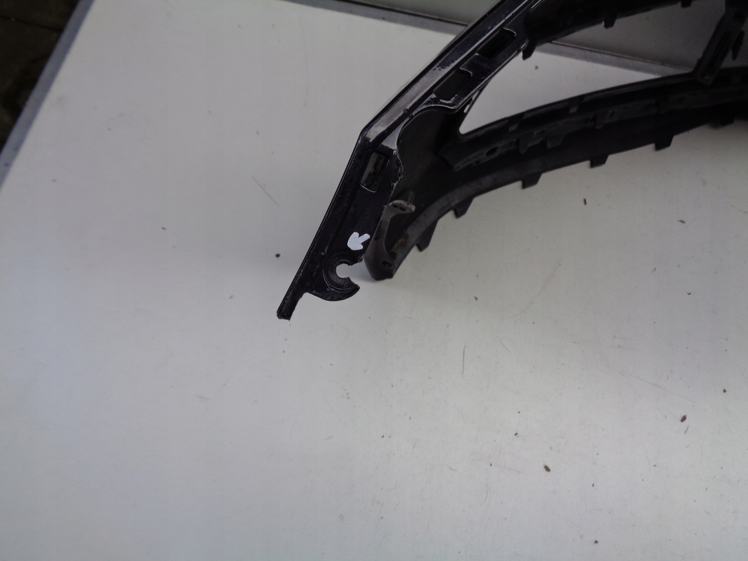PREDNÝ NÁRAZNÍK VW TOURAN 5T 5TA 16- NR 30946