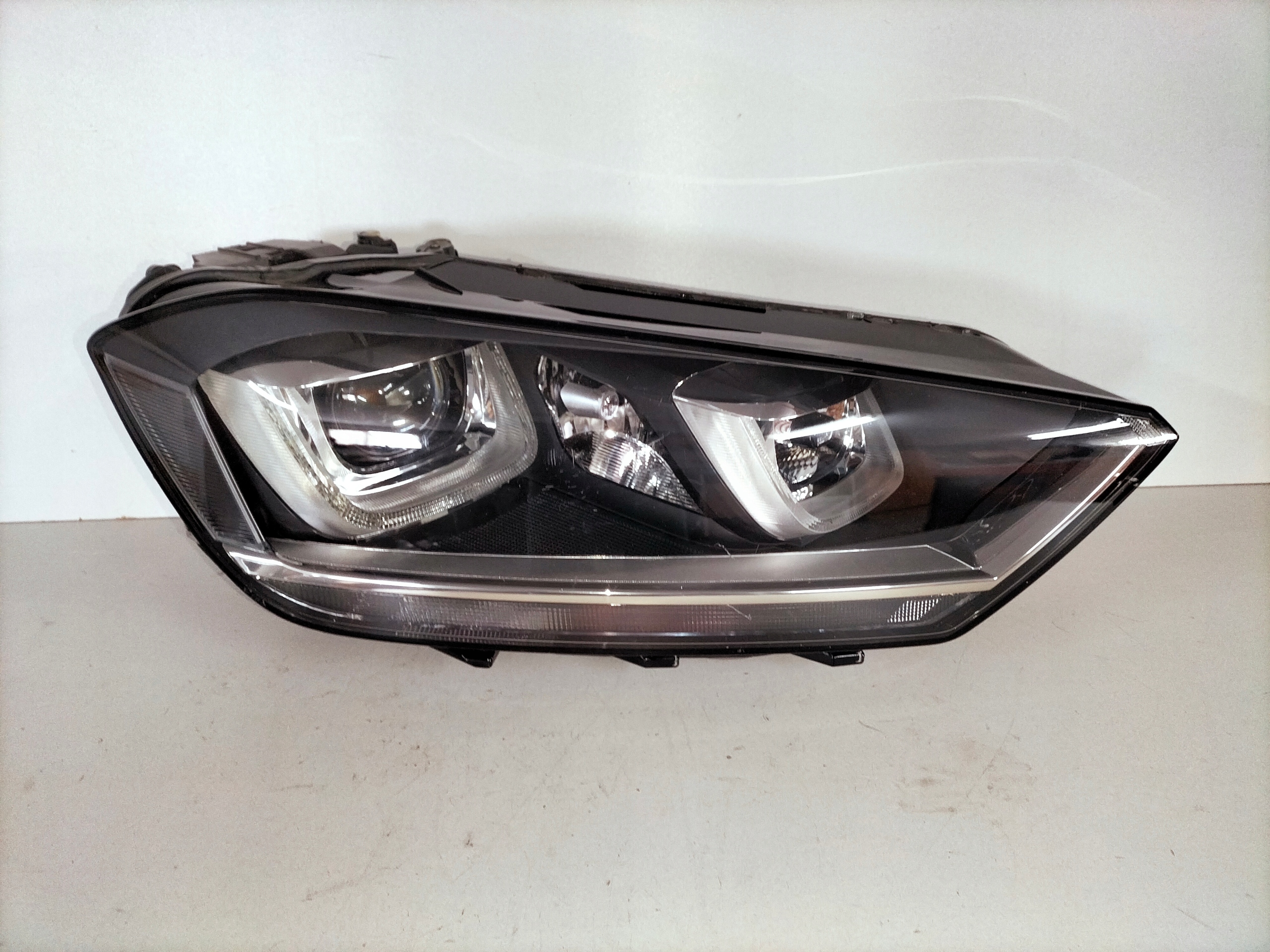 PRAVE PREDNE SVETLO VW GOLF VII SPORTSVAN 14-