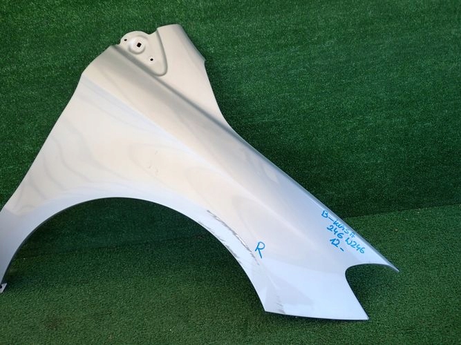 MERCEDES W246 B-KLASA 12- PRAVY PREDNY BLATNIK