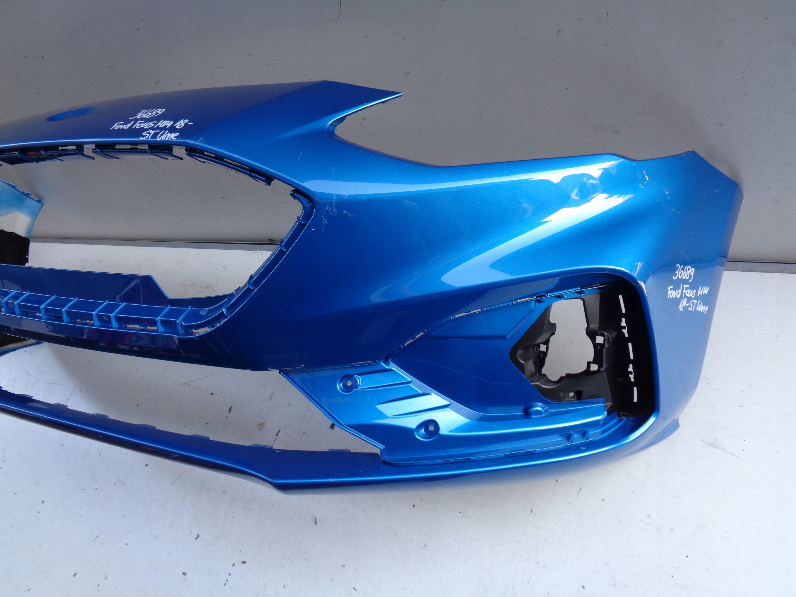 PREDNÝ NÁRAZNÍK FORD FOCUS MK4 18- ST NR 36689