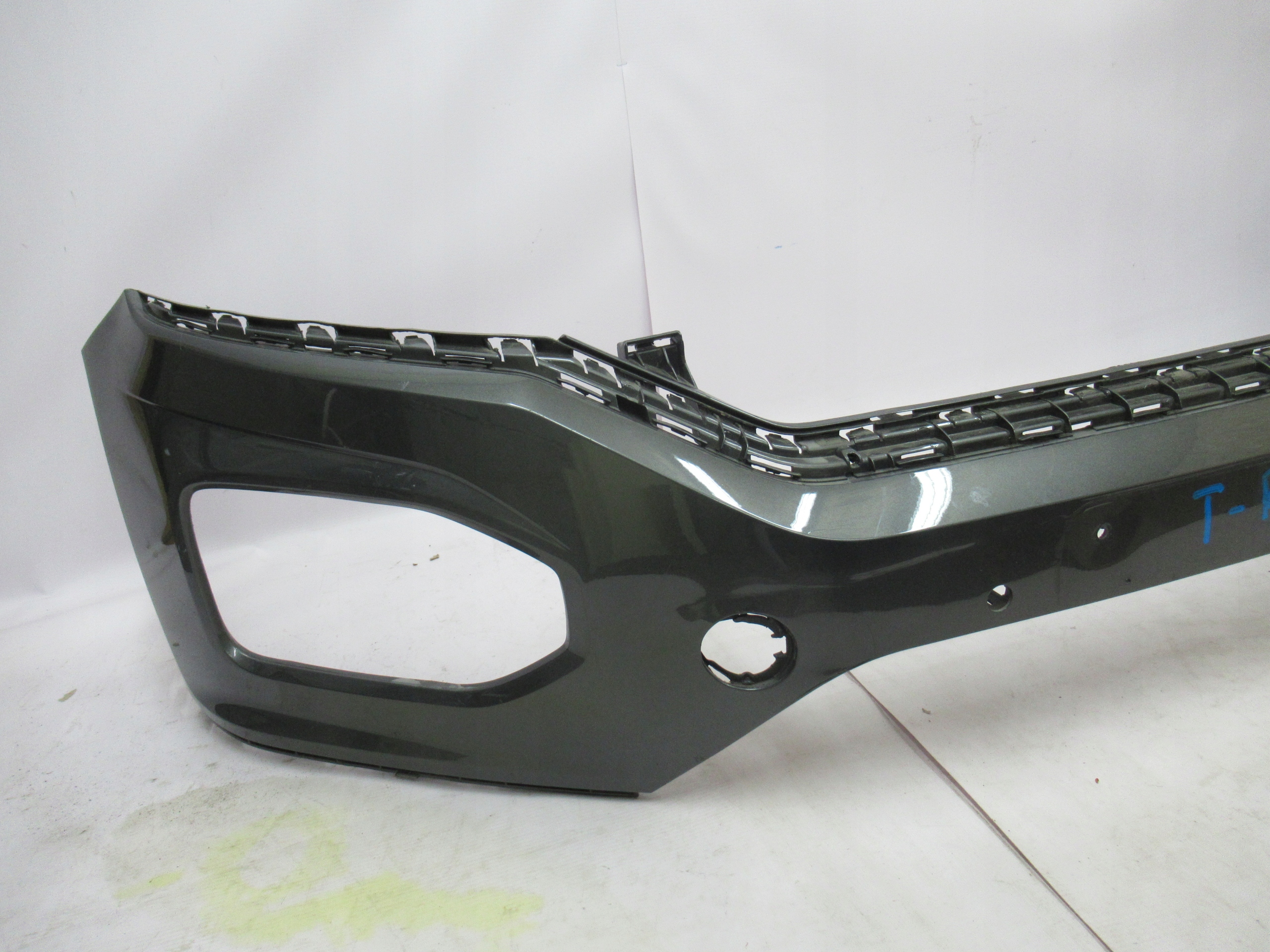 PREDNÝ NÁRAZNÍK 2GA807221 VW T-ROC 17-