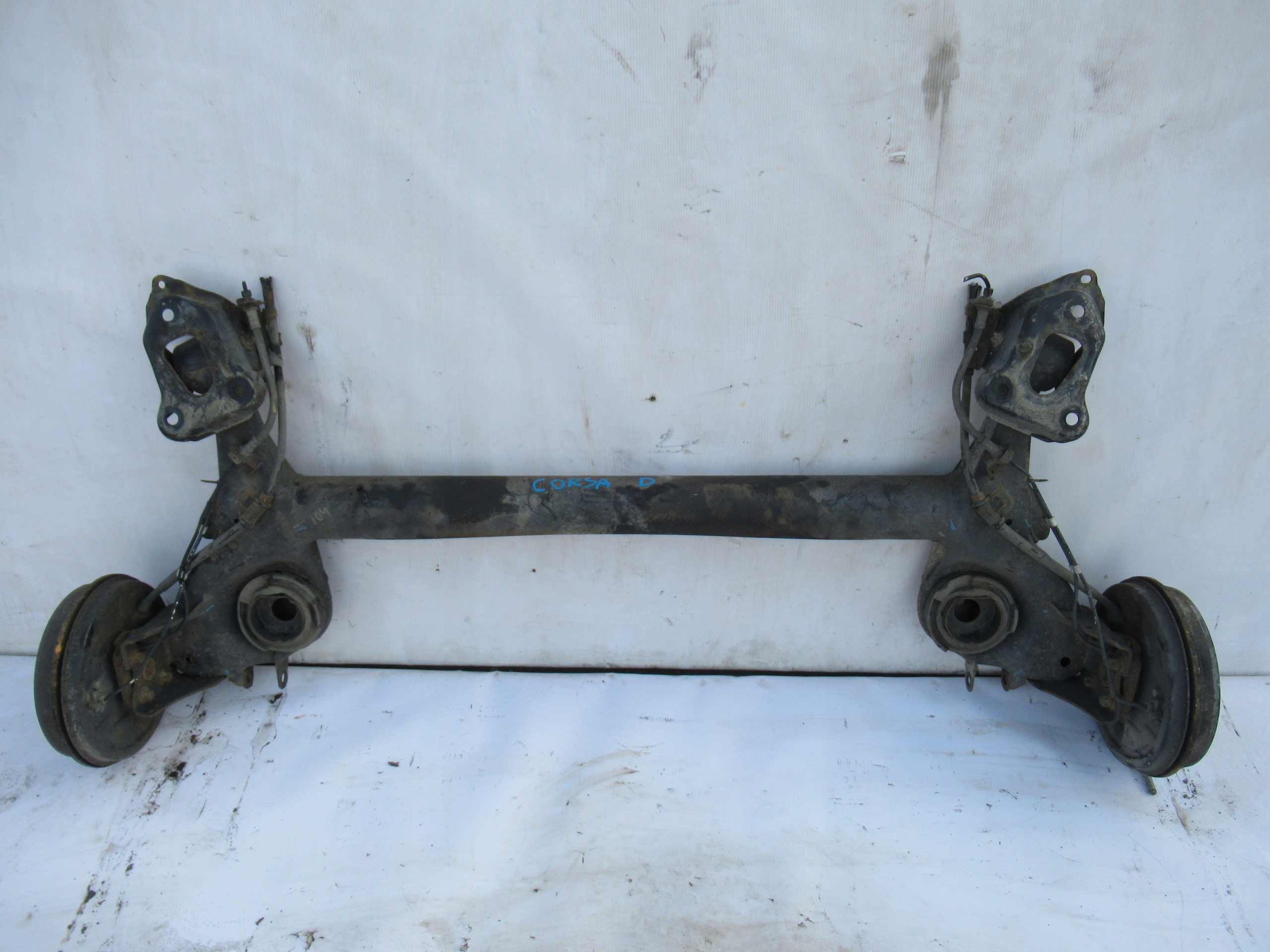 ZADNÁ NÁPRAVA OPEL CORSA D