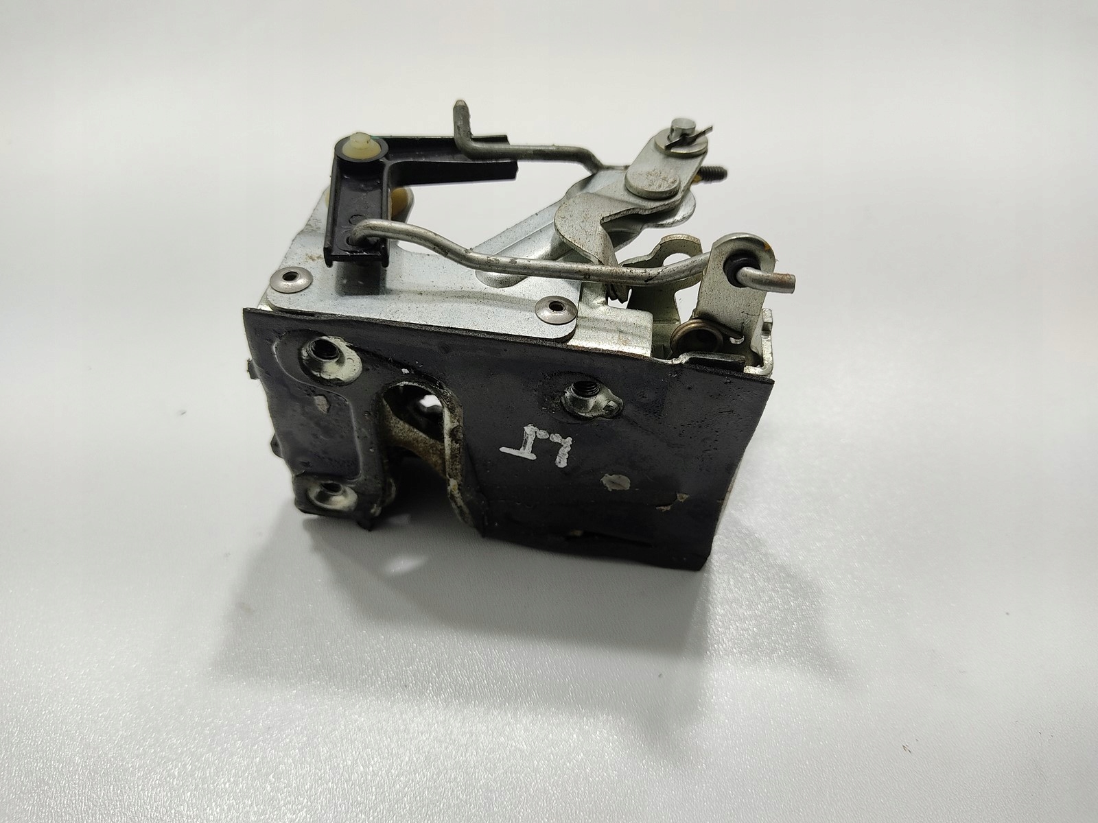 ZAMOK LAVYCH ZADNYCH DVERI LAND ROVER DEFENDER 1999-2014 EUROPA