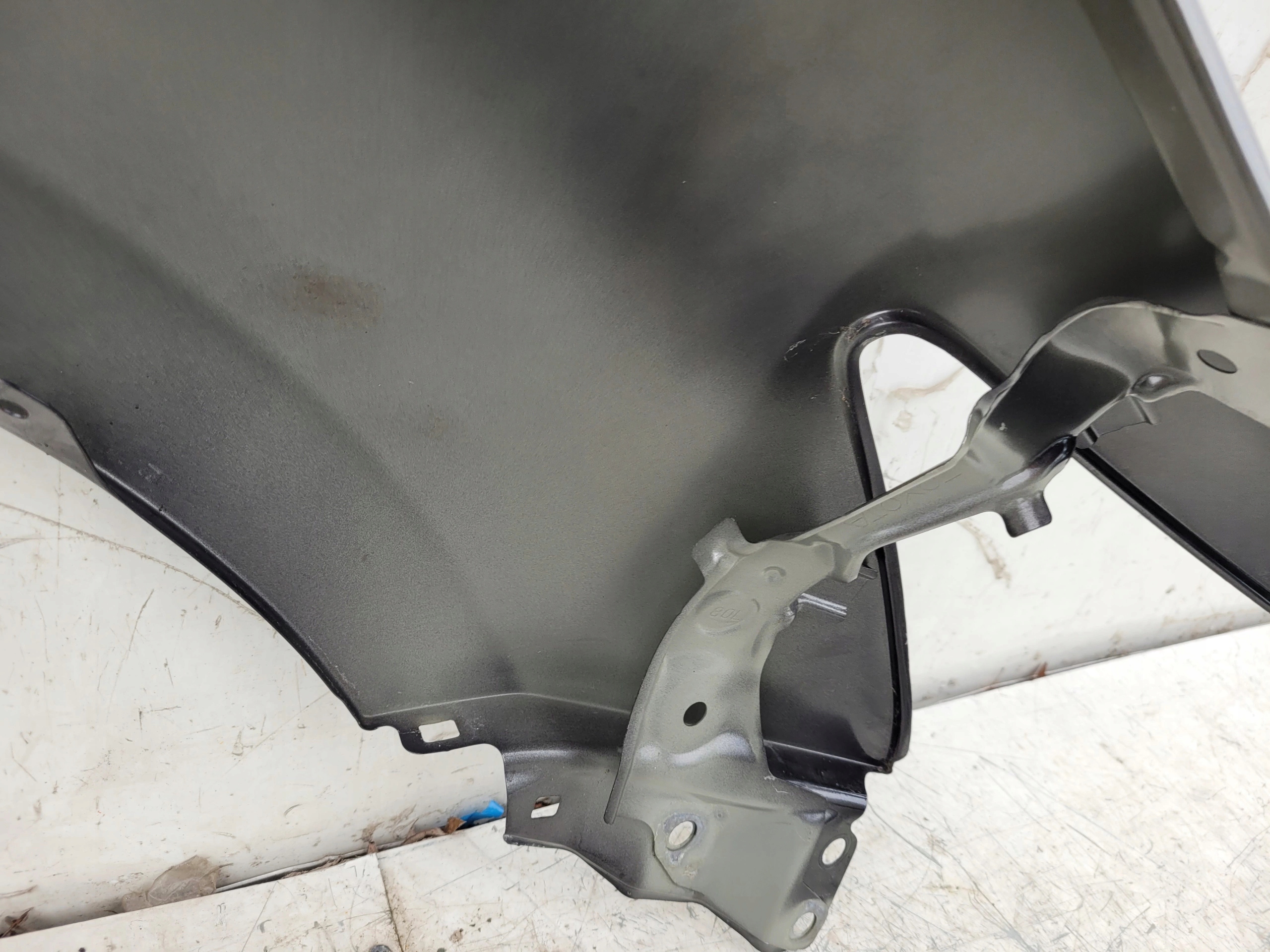 LEXUS CT 200H BLATNIK 010-022 ĽAVÝ PREDNÝ