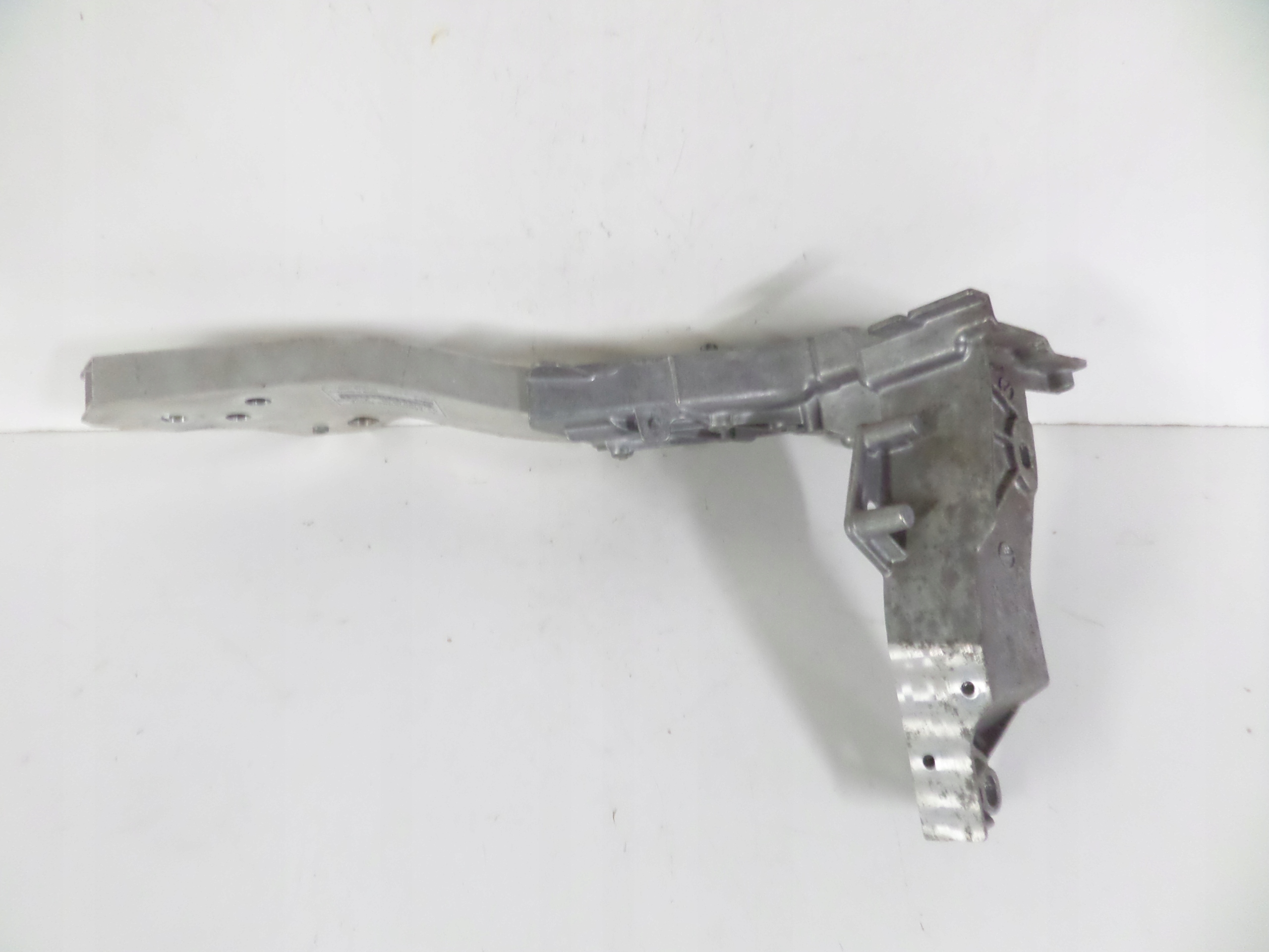 LAVY PREDNY OKULIAR CELO MERCEDES E KLASA W213 16-