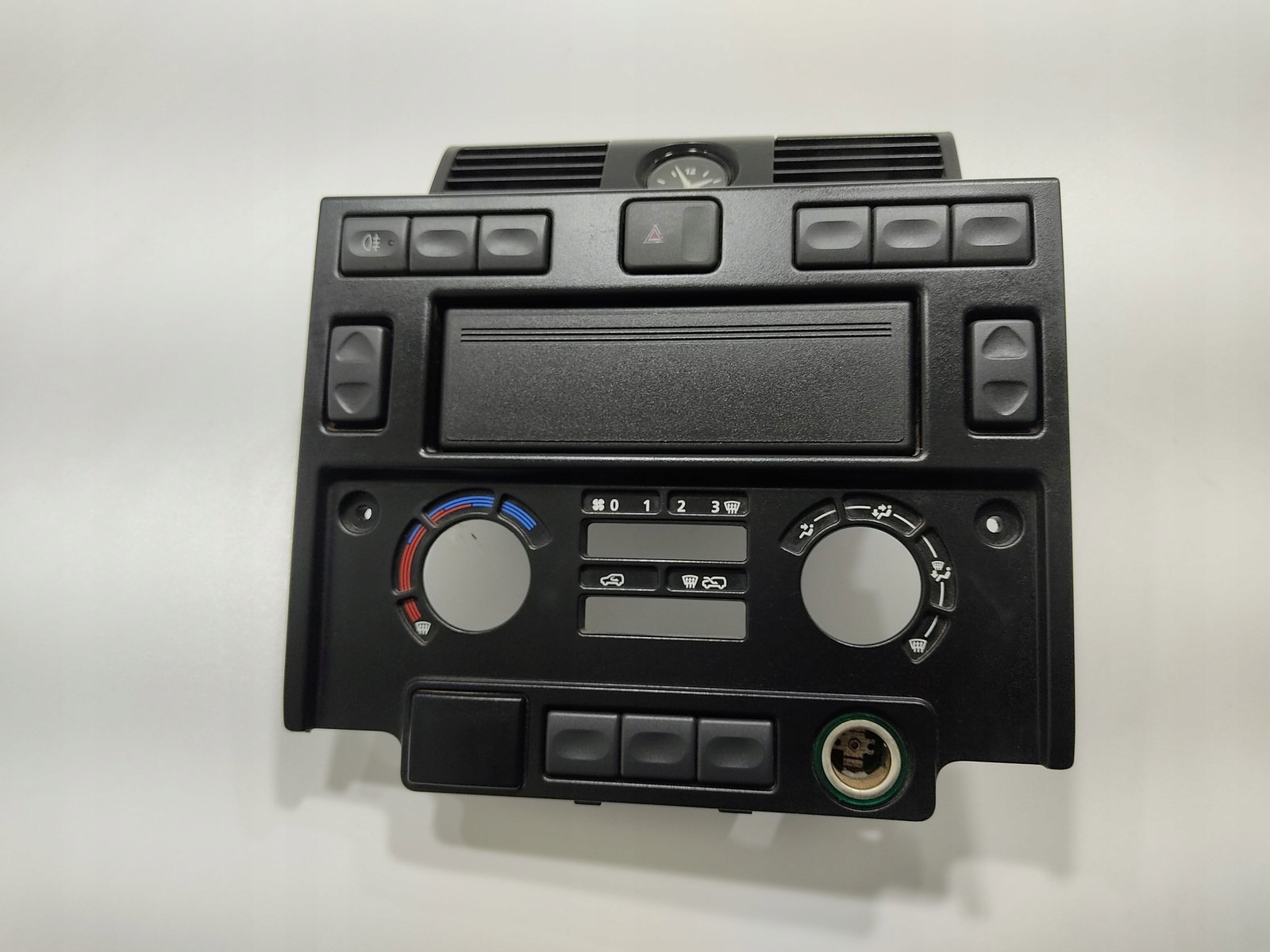 RAMIK KRYT DOSKY RÁDIA LAND ROVER DEFENDER 7H12-045F67 07-14