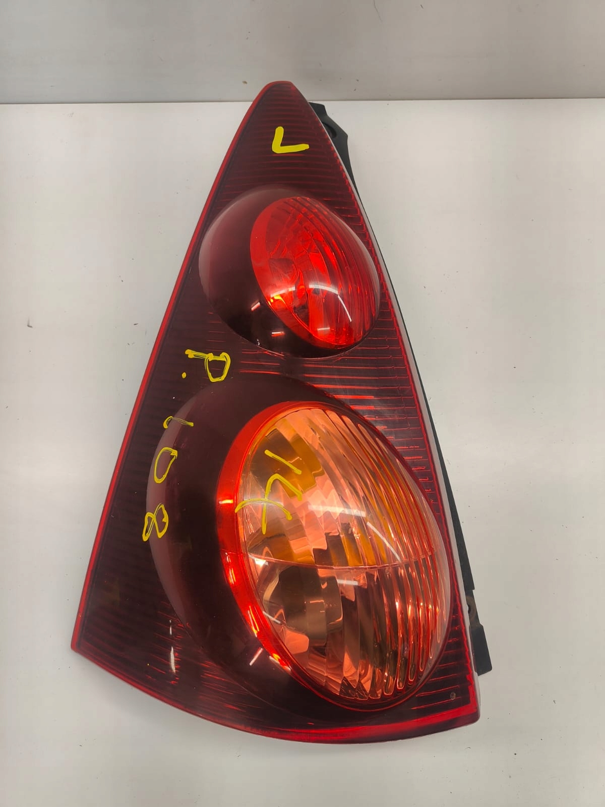 Citroen c1 peugeot 107 81560 LAVE ZADNE SVETLO ZADNA