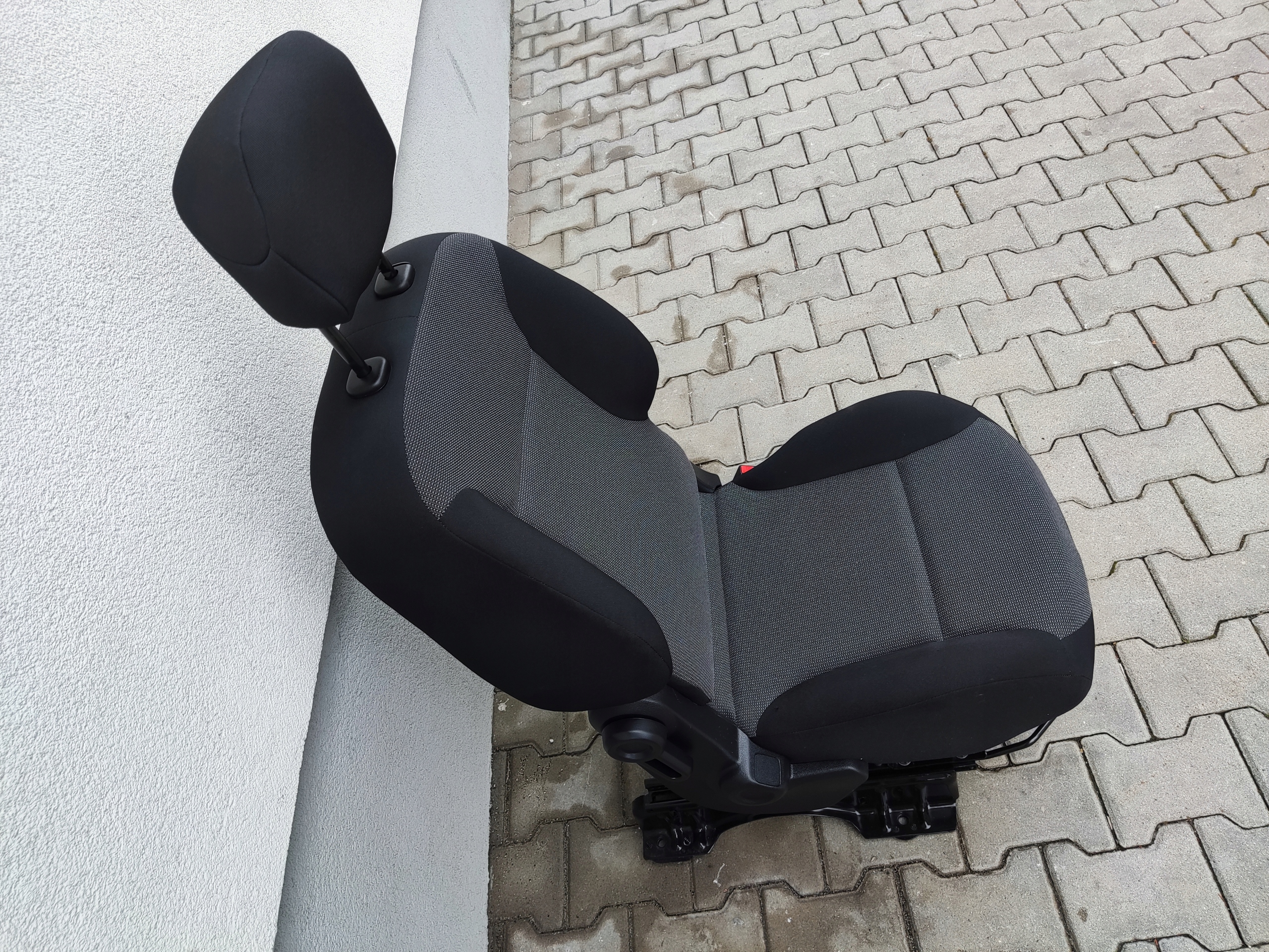 FOTEL PRAVÝ PREDNÝ POD VOLANT  CITROEN BERLINGO PARTNER III 2008-2018