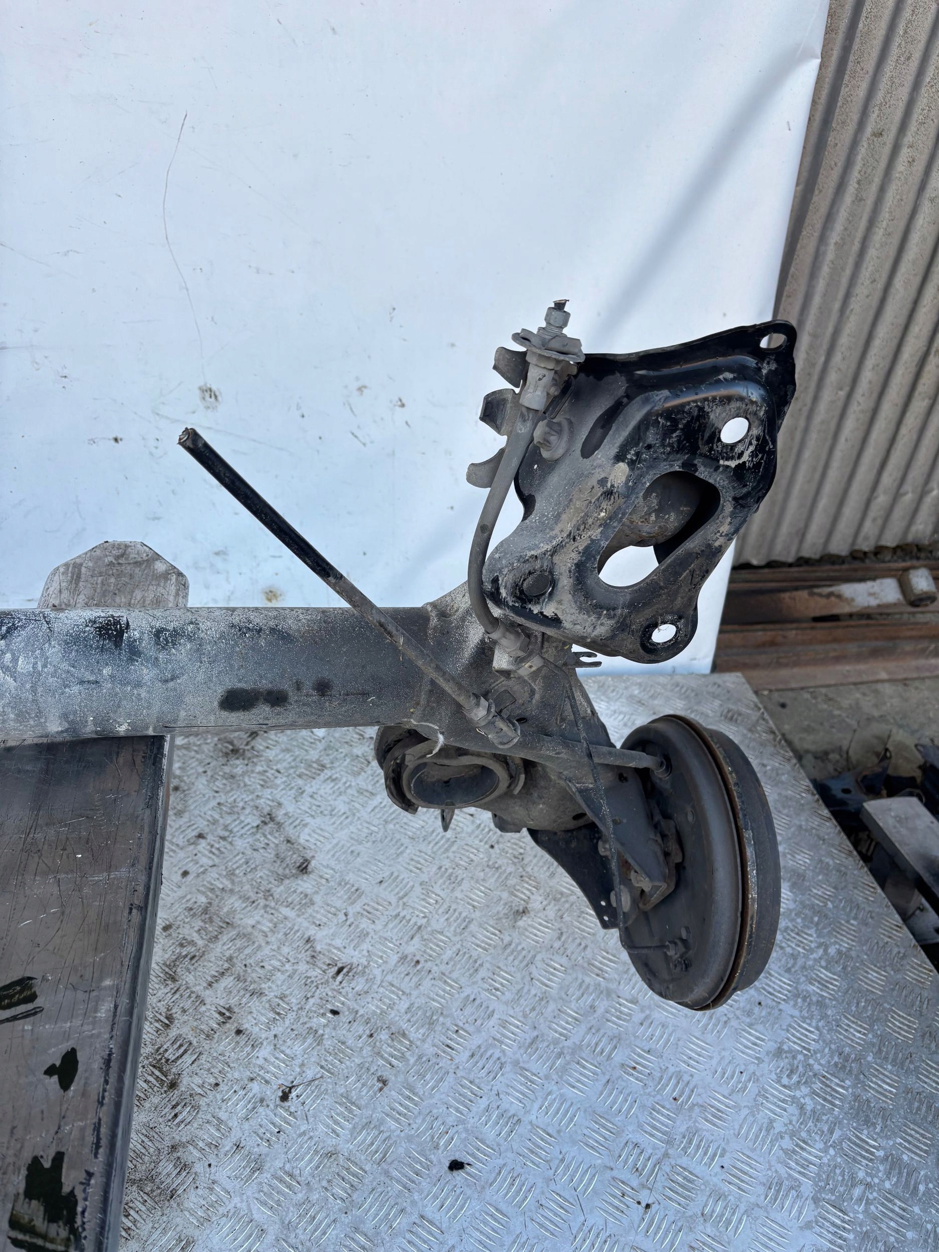 ZADNÁ NÁPRAVA OPEL CORSA D