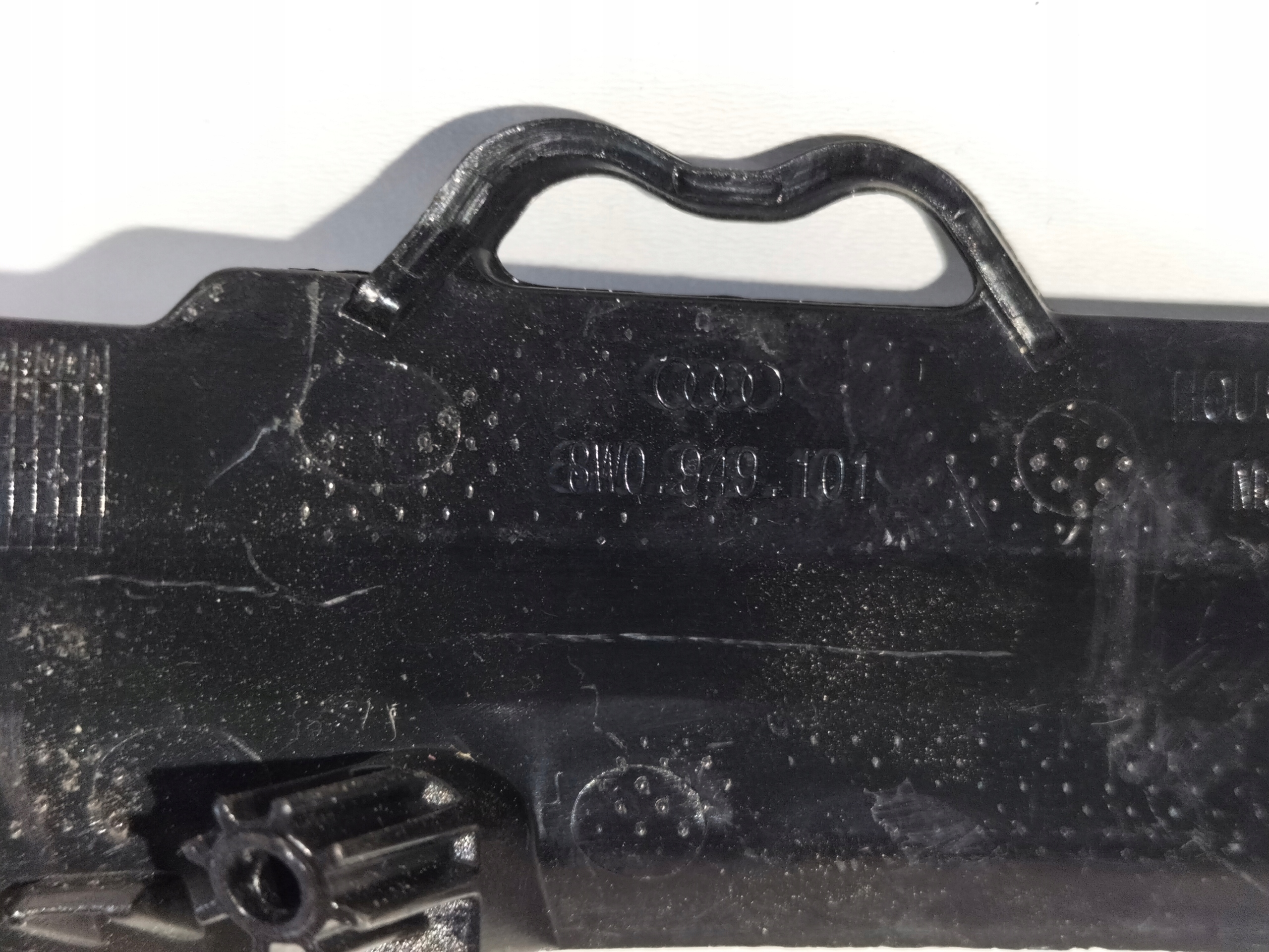 SMEROVKA V ĽAVOM ZRKADLE AUDI A4 B9 15-