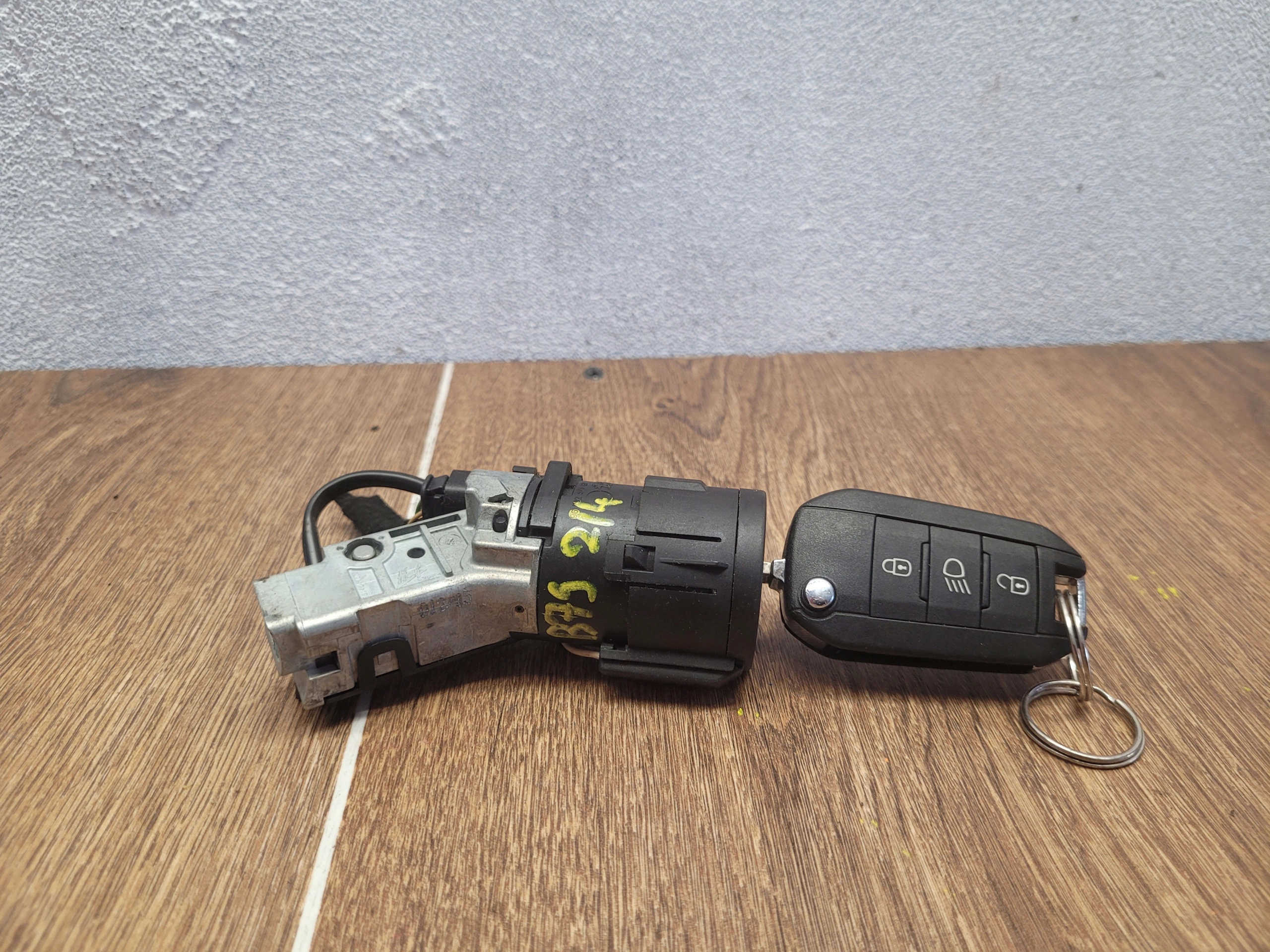 PEUGEOT 208 SPINACIA SKRINKA + KLUCIK