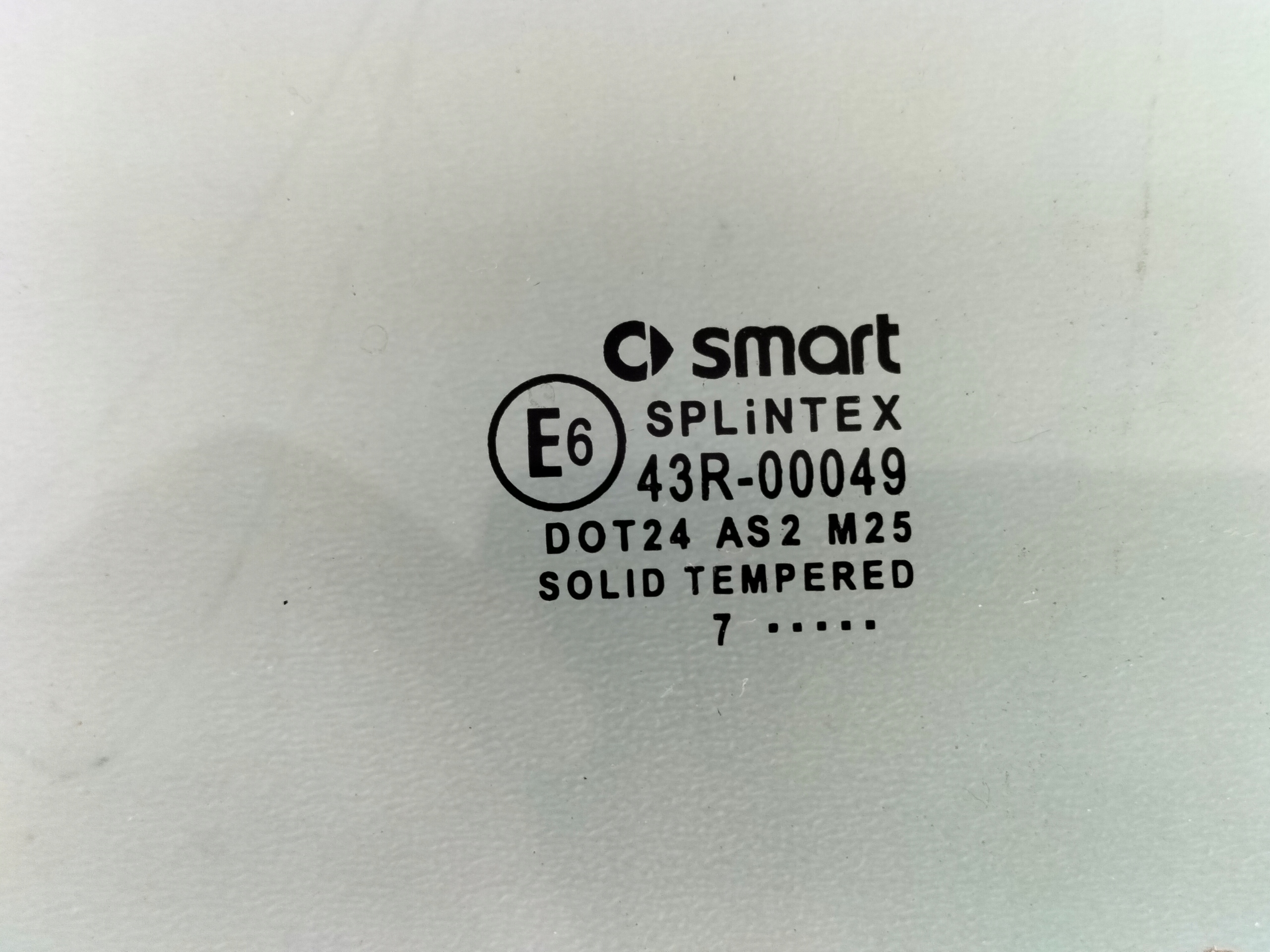 SKLO ĽAVÝCH PREDNÝCH DVERÍ SMART FORTWO 451 07-13 SPLINTEX