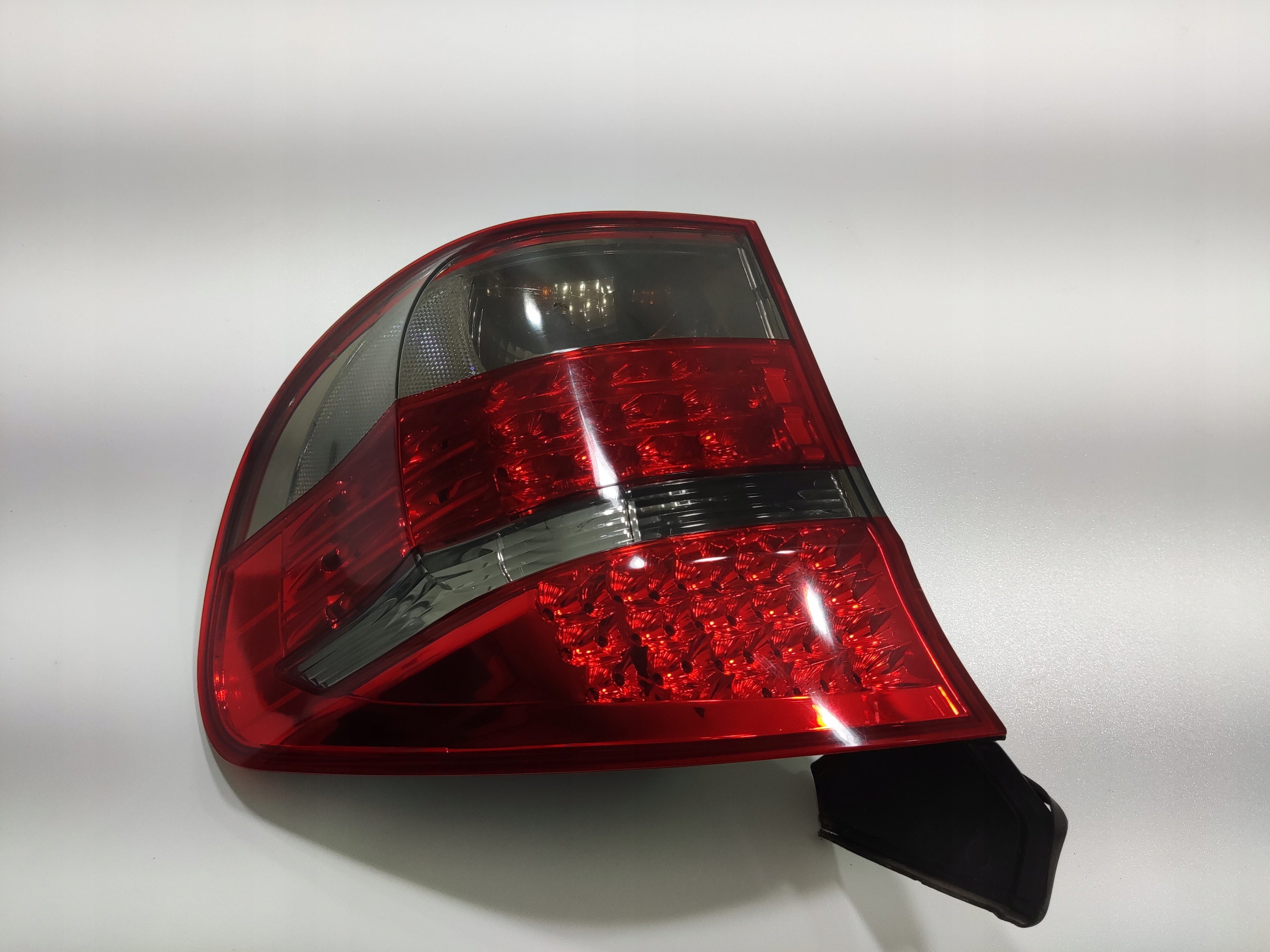 PRAVE ZADNE SVETLO BMW X5 E70 EAGLE EYES BM124-BEDE4 2006-2009