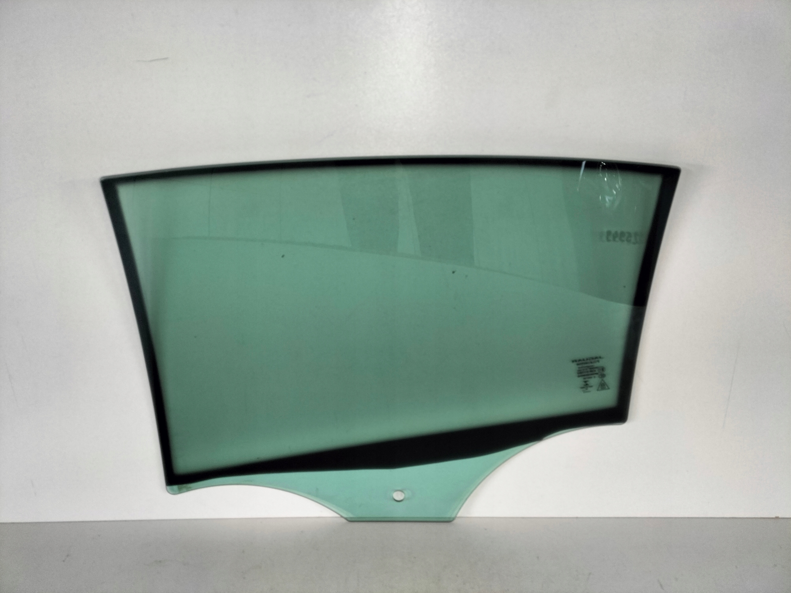 ZADNE SKLO PRAVA JAGUAR XE X760 15-