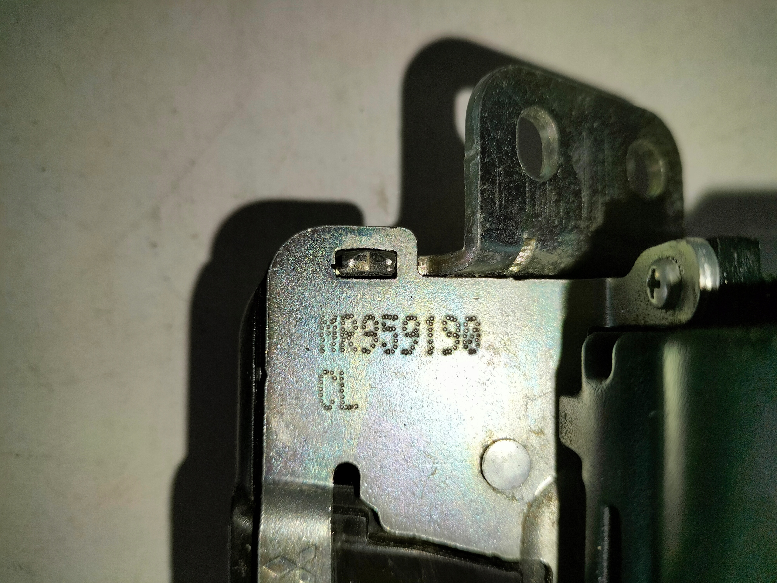 ZAMOK ZADNEJ KAPOTY MITSUBISHI COLT VI Z30 04-