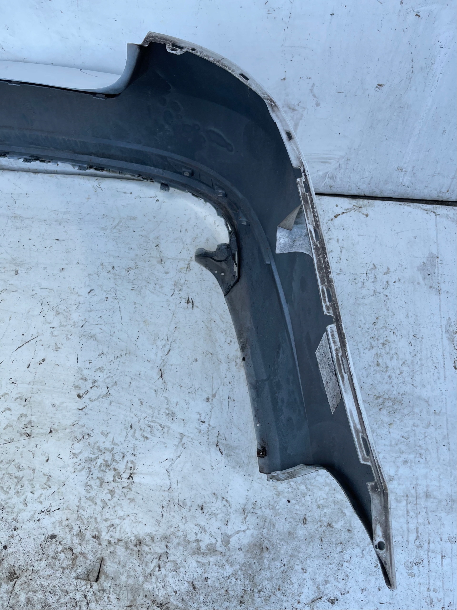 ZADNÝ NÁRAZNÍK SKODA SUPERB III SEDAN