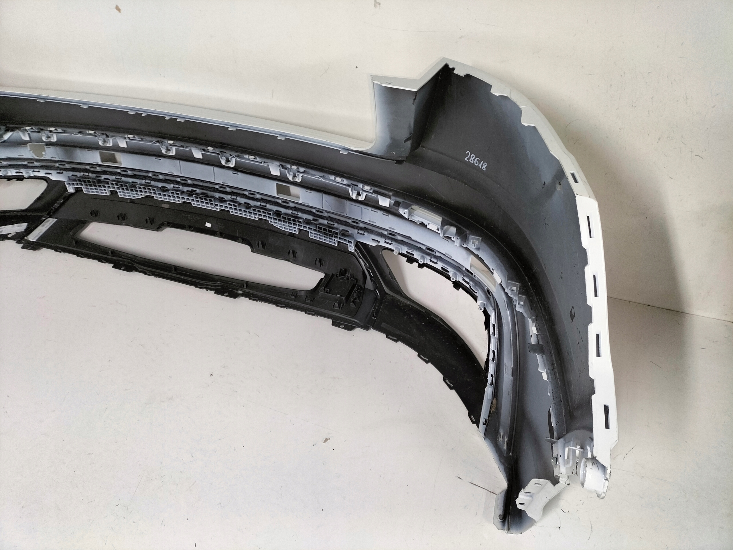 ZADNÝ NÁRAZNÍK AUDI Q8 SQ8 4M8 18- S-LINE