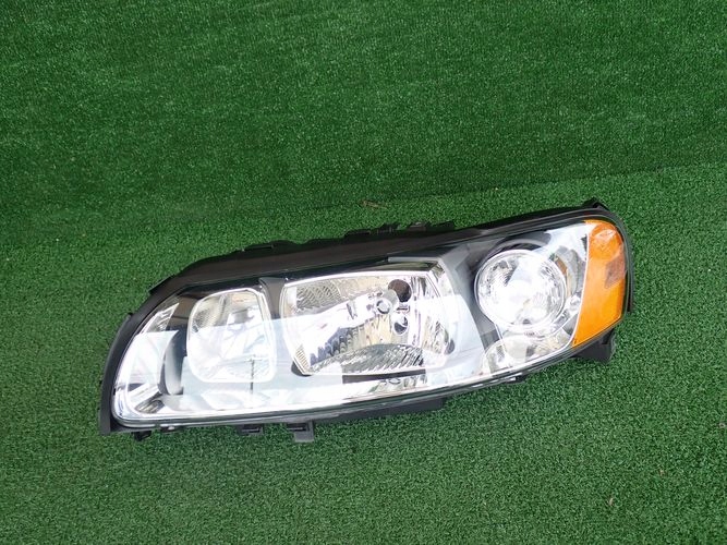 VOLVO V70 XC70 LIFT LAVE PREDNE SVETLO