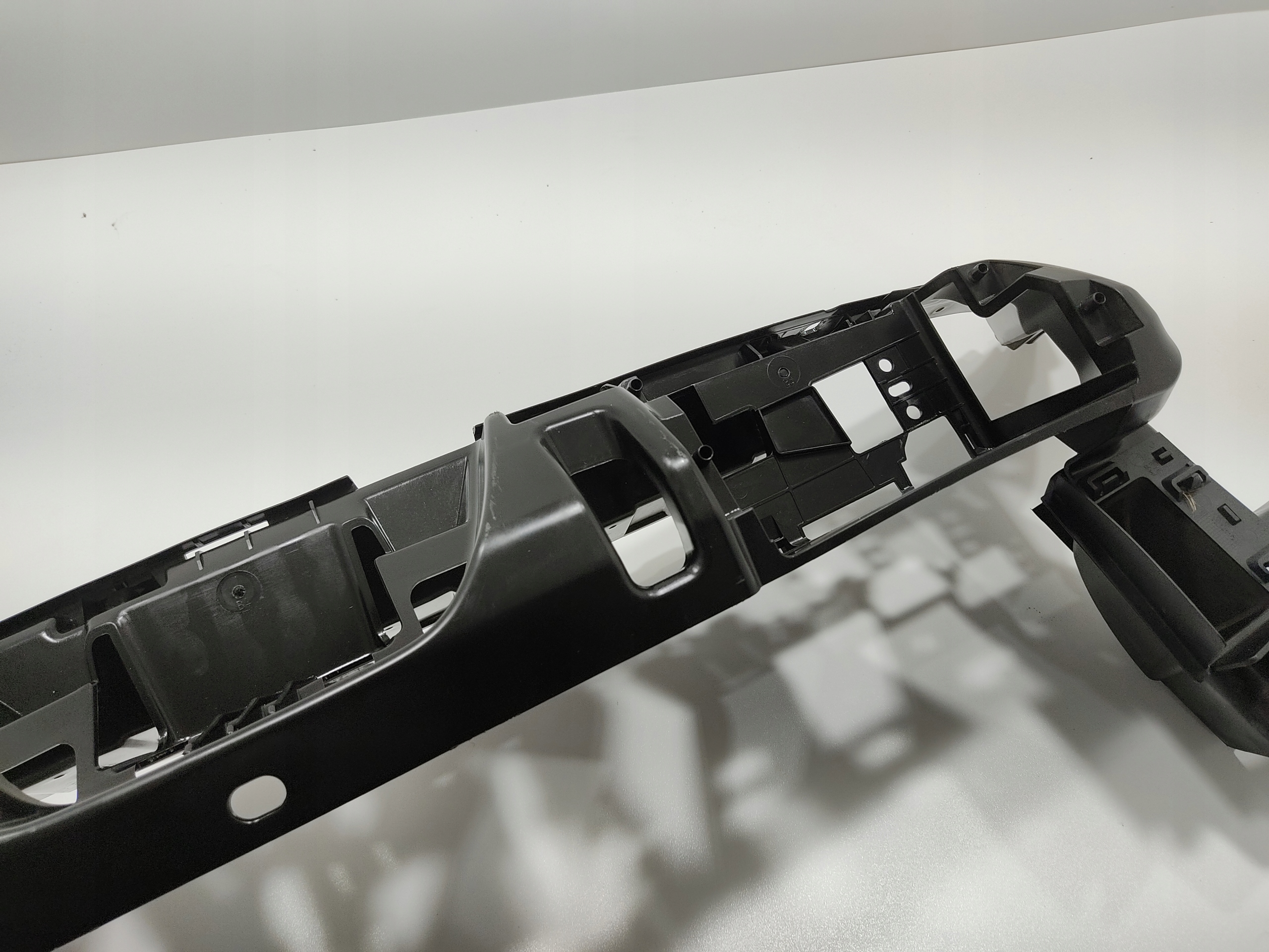 VÝSTUHA CZOŁOWE NÁRAZNÍKA PREDNA POD NÁRAZNÍK PEUGEOT 3008 I 9685142780