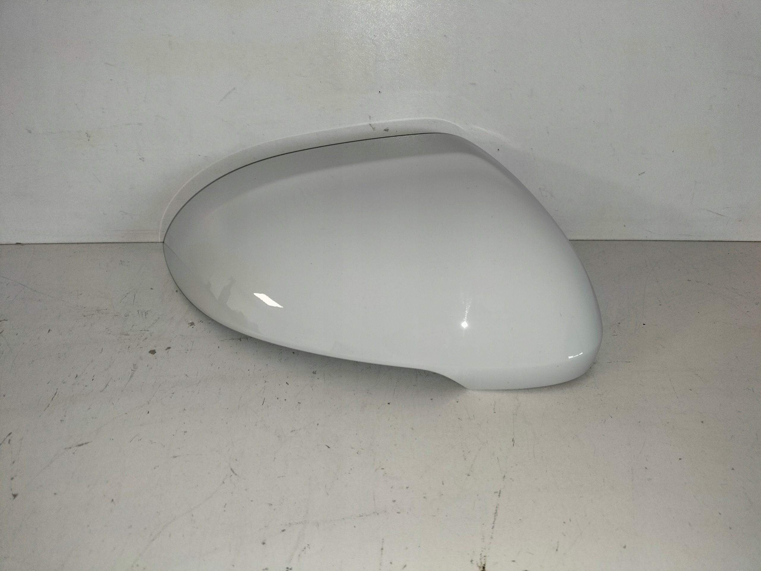 OBAL PRAVÉHO ZRKADLA VW PASSAT B8 14-