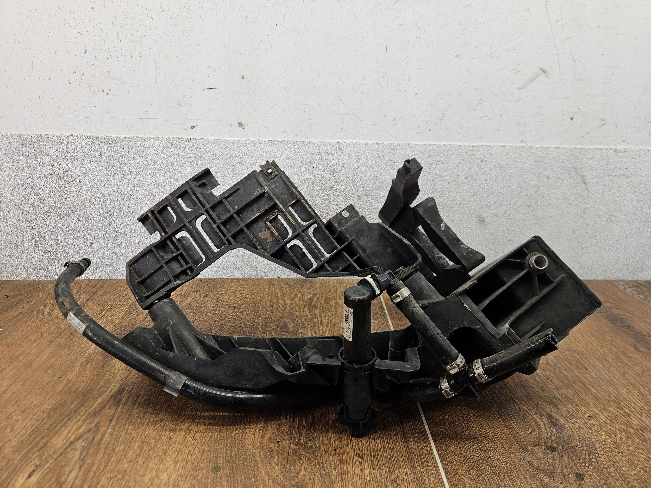 Audi Q5 SQ5 8R0805607 ĽAVÝ DRŽIAK SVETLA OSTREKOVAC