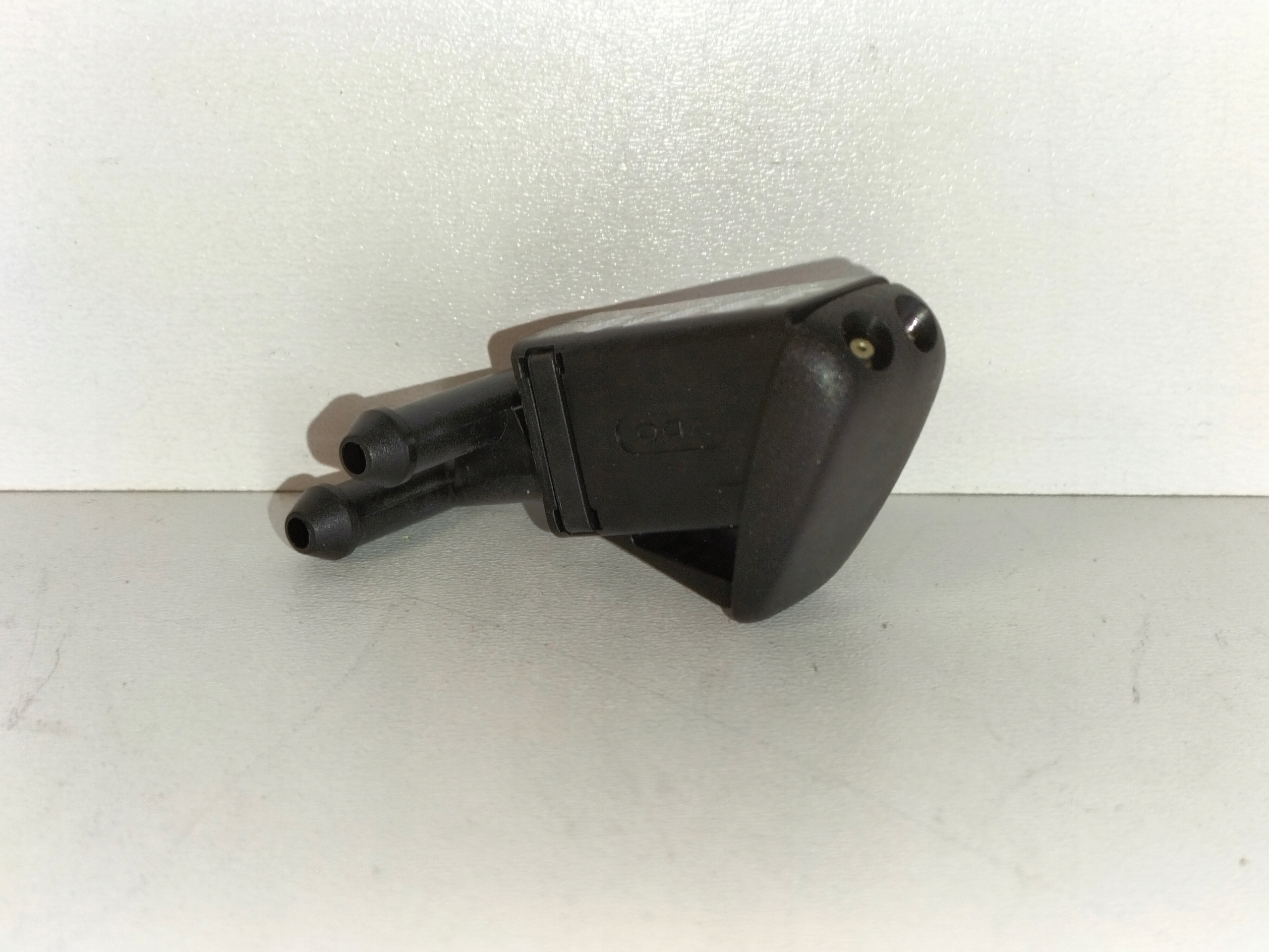 OSTREKOVAC TRYSKA CELNEHO SKLA BMW 3 ER36 91- BMW 5 E34 87- BMW 7 E32 06