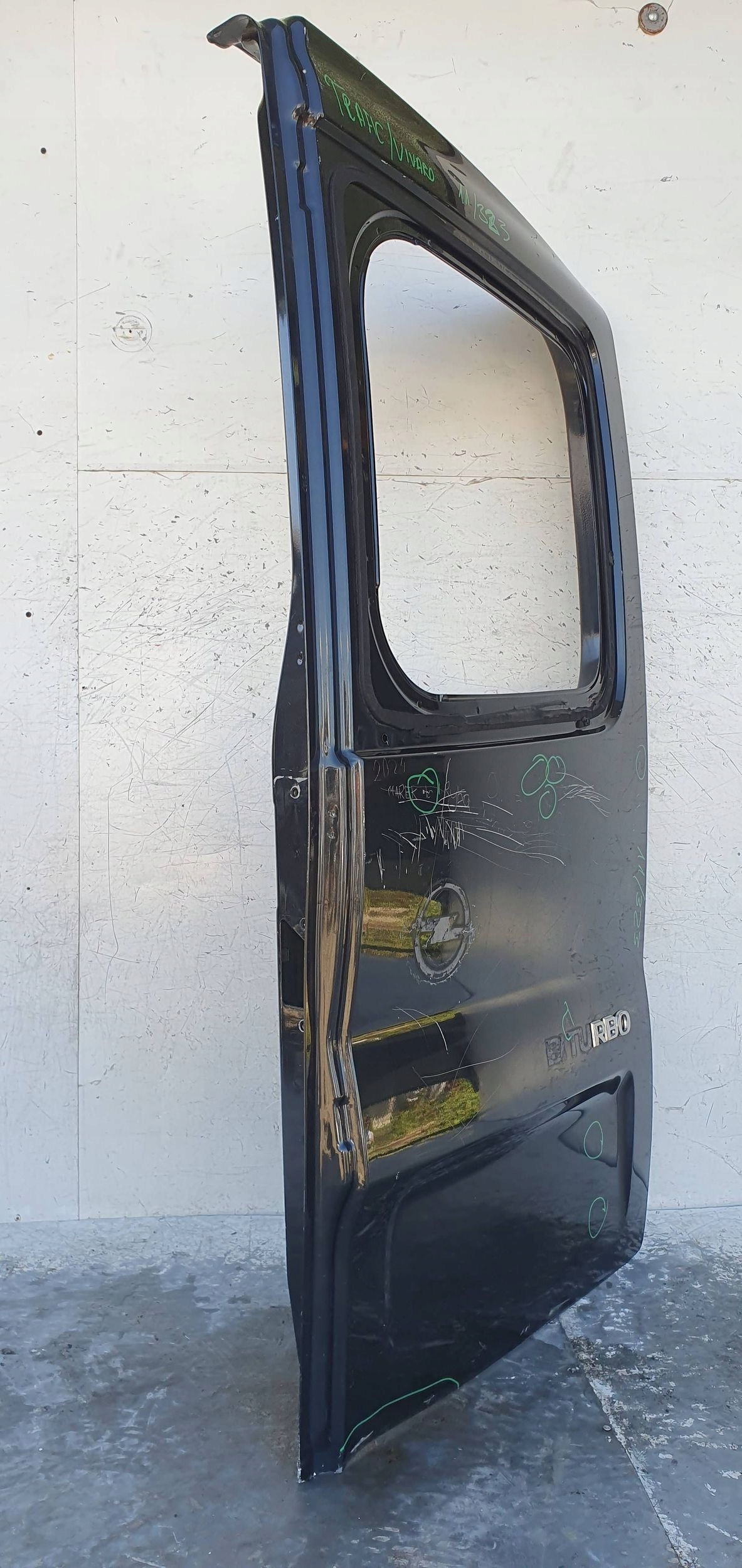 TRAFIC III VIVARO B TALENTO PRAVE ZADNE DVERE POD OKIENE