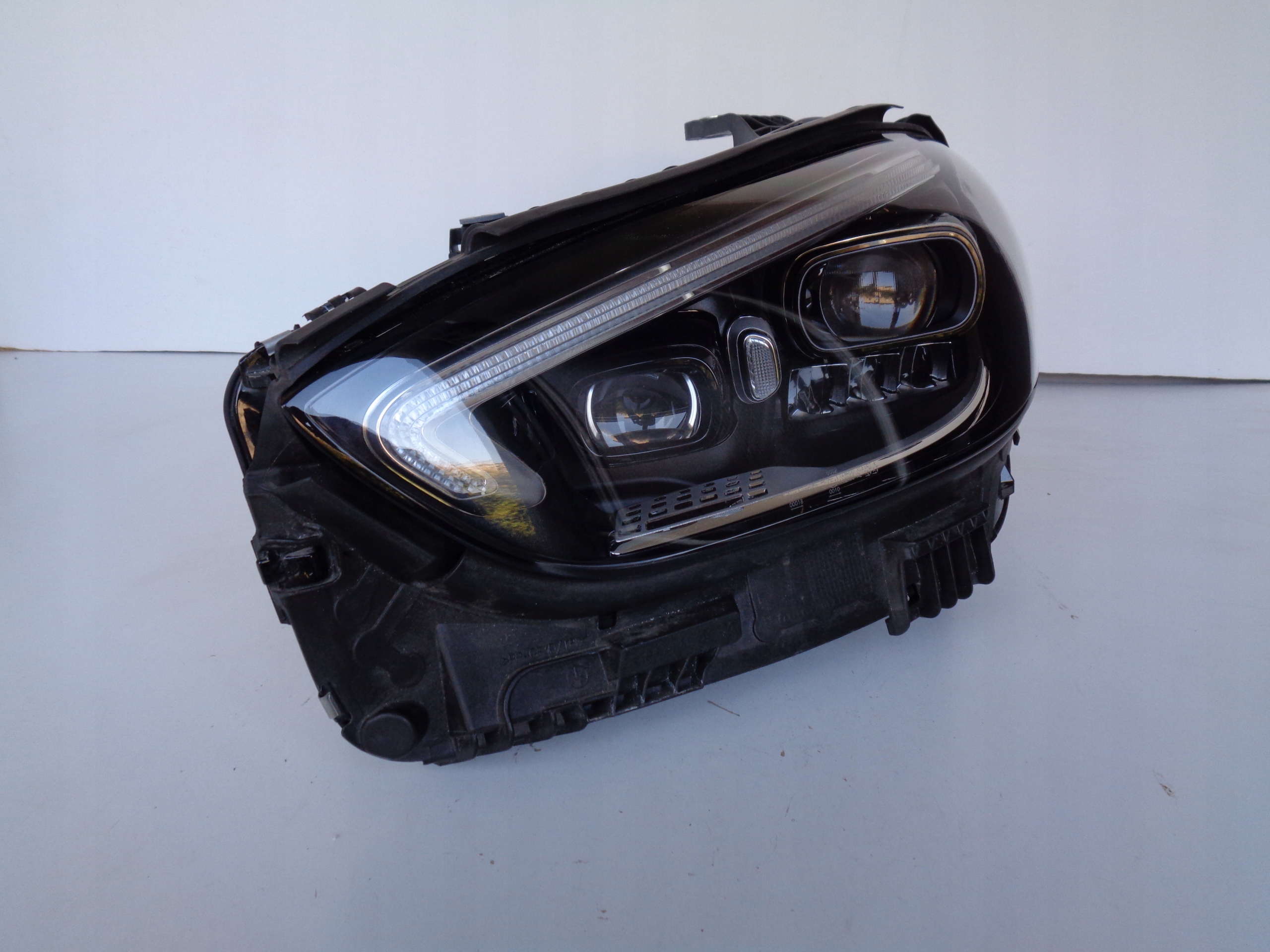 ĽAVÉ SVETLO MERCEDES C-KLASA W206 21- DIGITAL LIGHT
